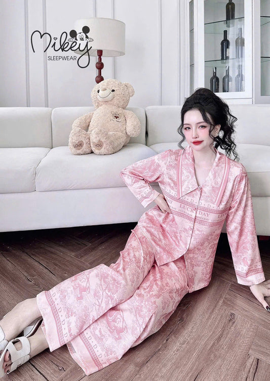 Bộ ngủ tay dài Mickey Latin cổ nhọn dưới 70kg