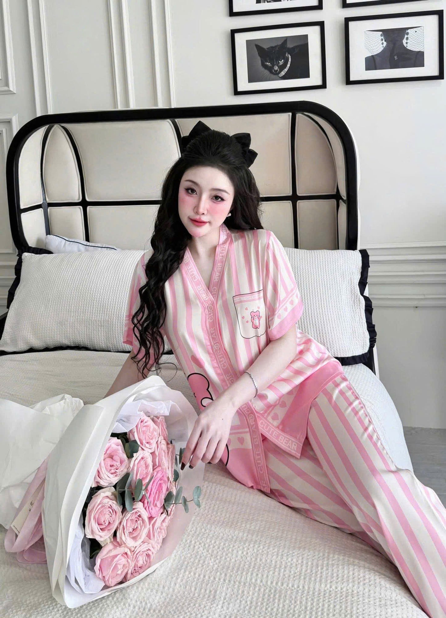 Bộ ngủ tay ngắn quần dài lụa latin cổ Y 3D