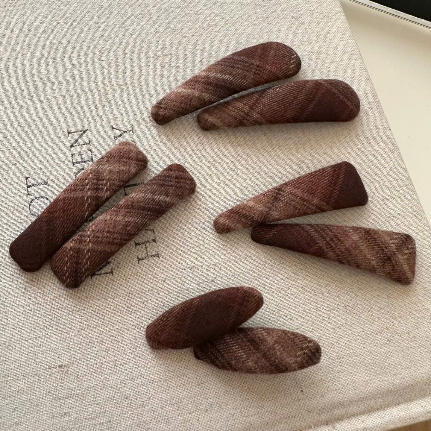 Kẹp tóc bọc vải kẻ sọc vintage