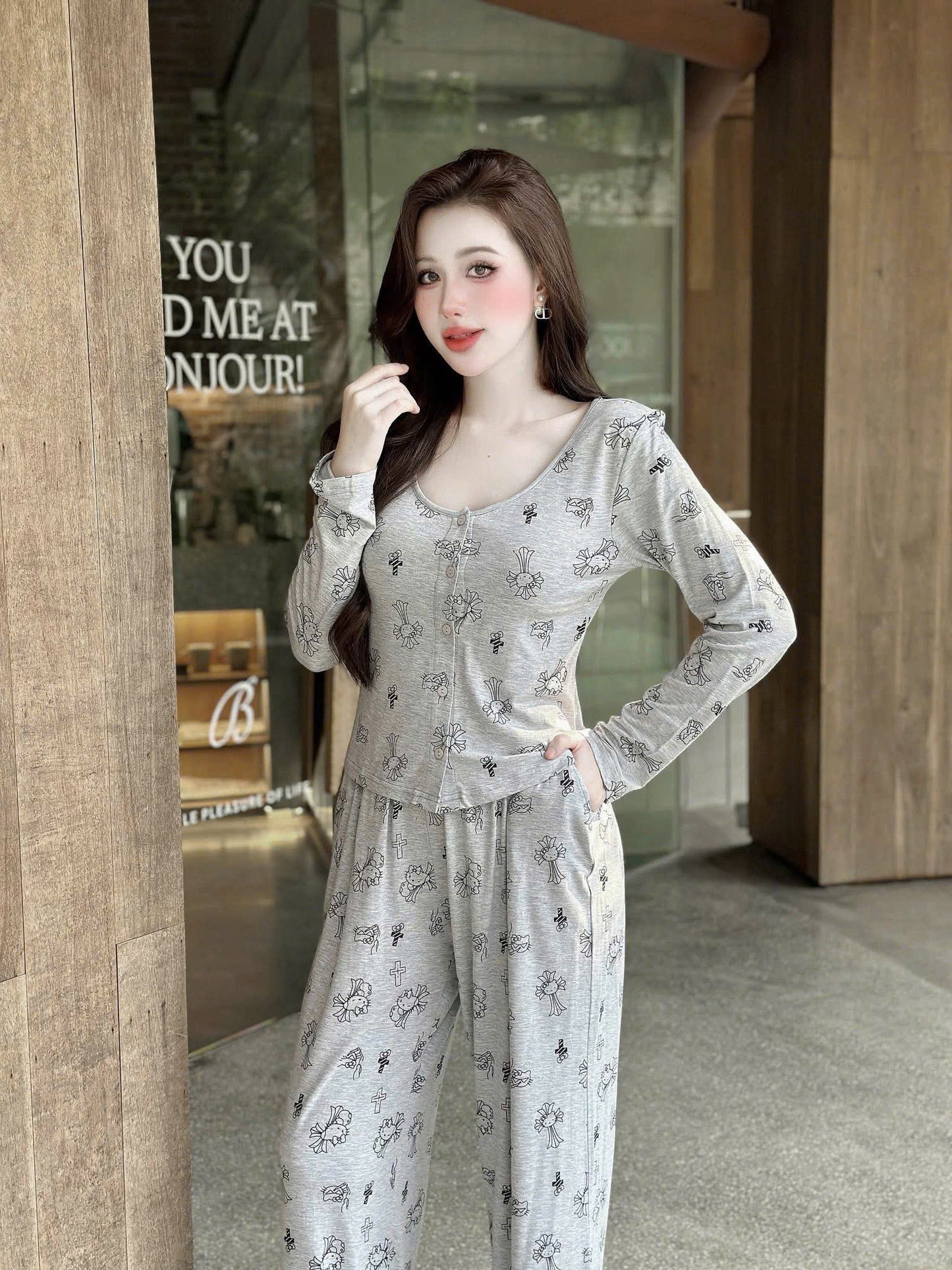 Bộ ngủ tay dài thun cổ tròn in hình dễ thương