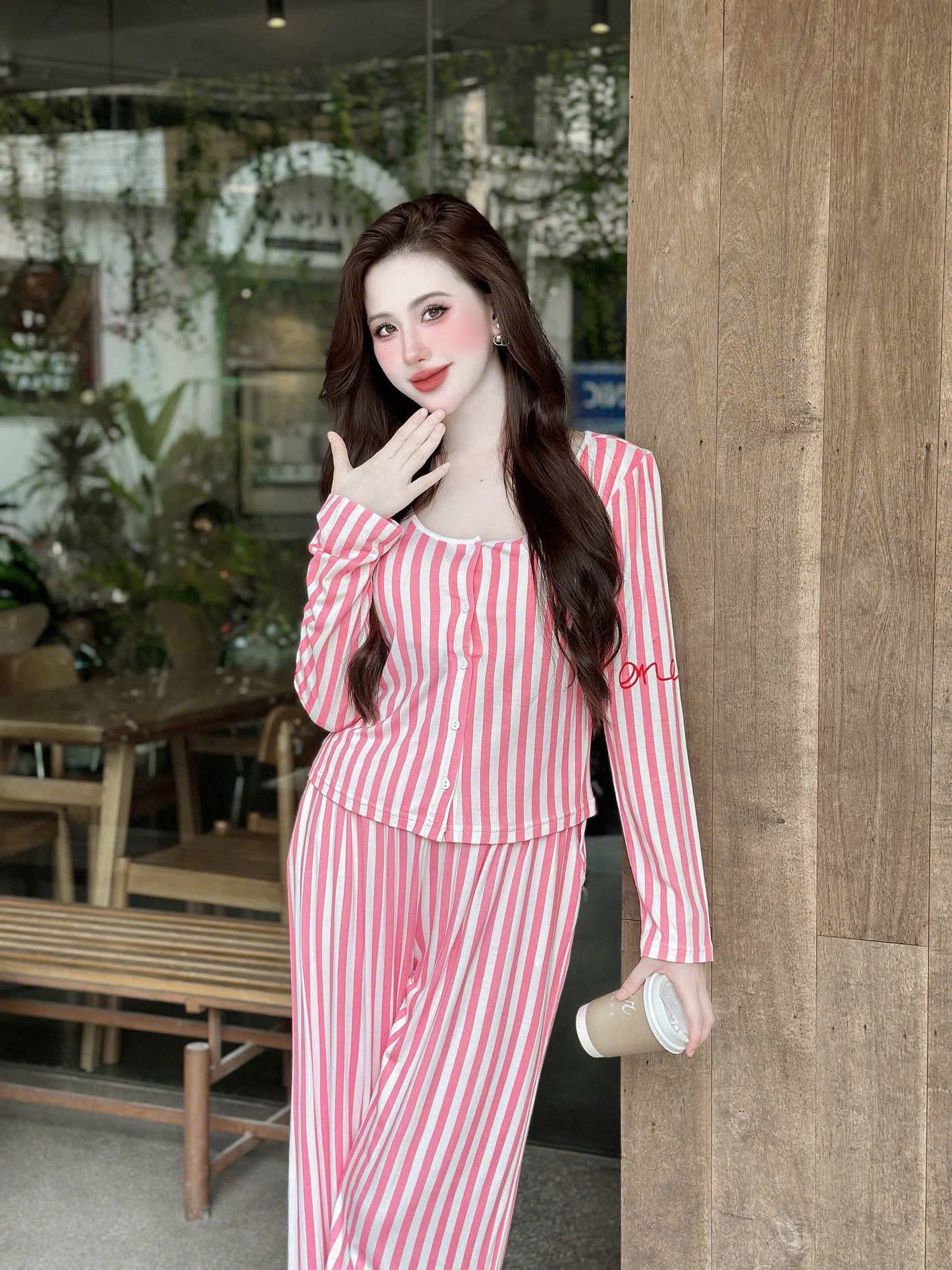 Bộ ngủ tay dài thun cổ tròn in hình dễ thương