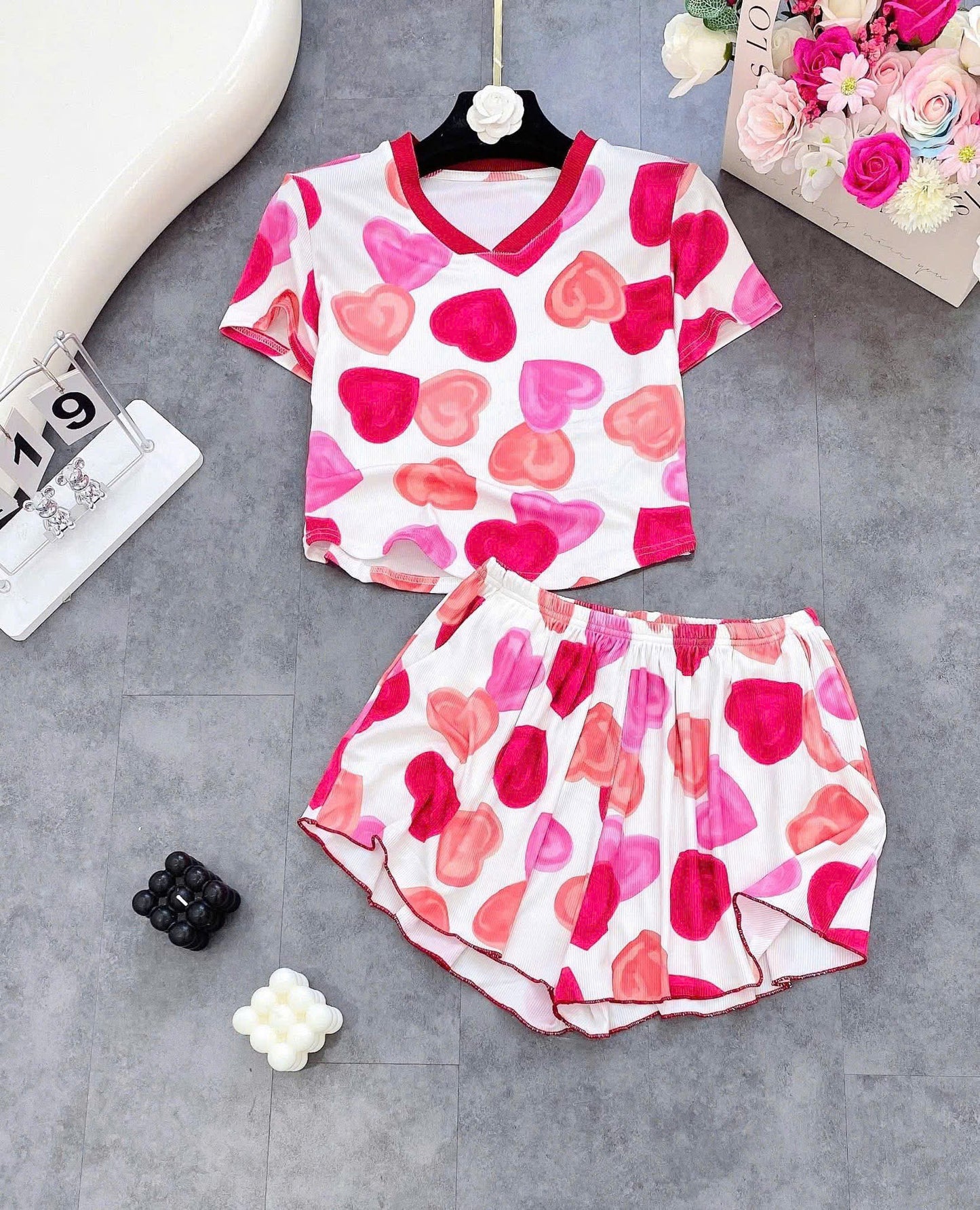 Bộ ngủ đùi thun gân áo crop cổ V in hoạ tiết
