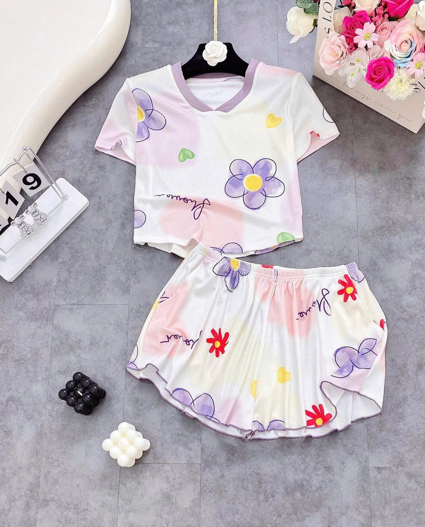 Bộ ngủ đùi thun gân áo crop cổ V in hoạ tiết