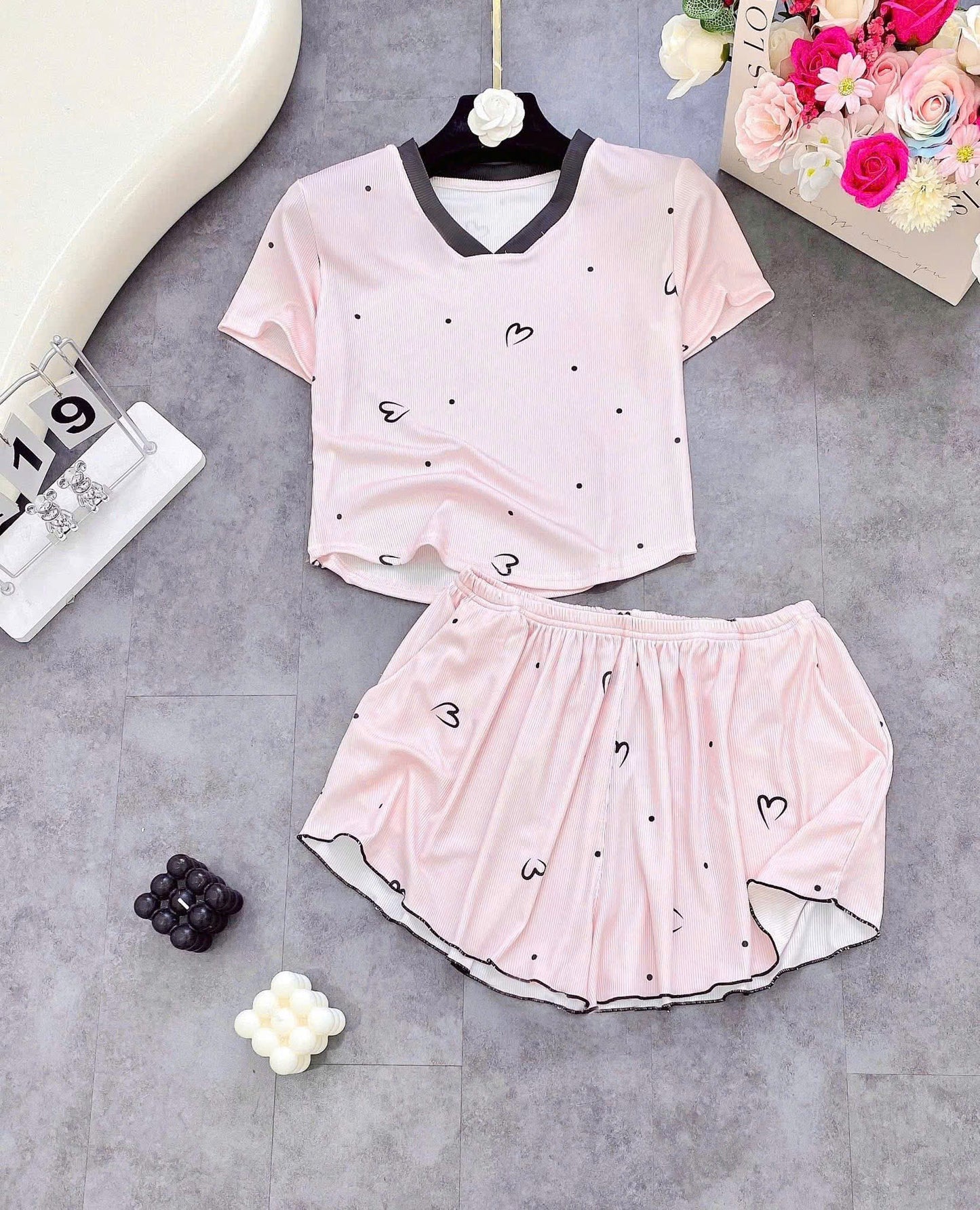 Bộ ngủ đùi thun gân áo crop cổ V in hoạ tiết