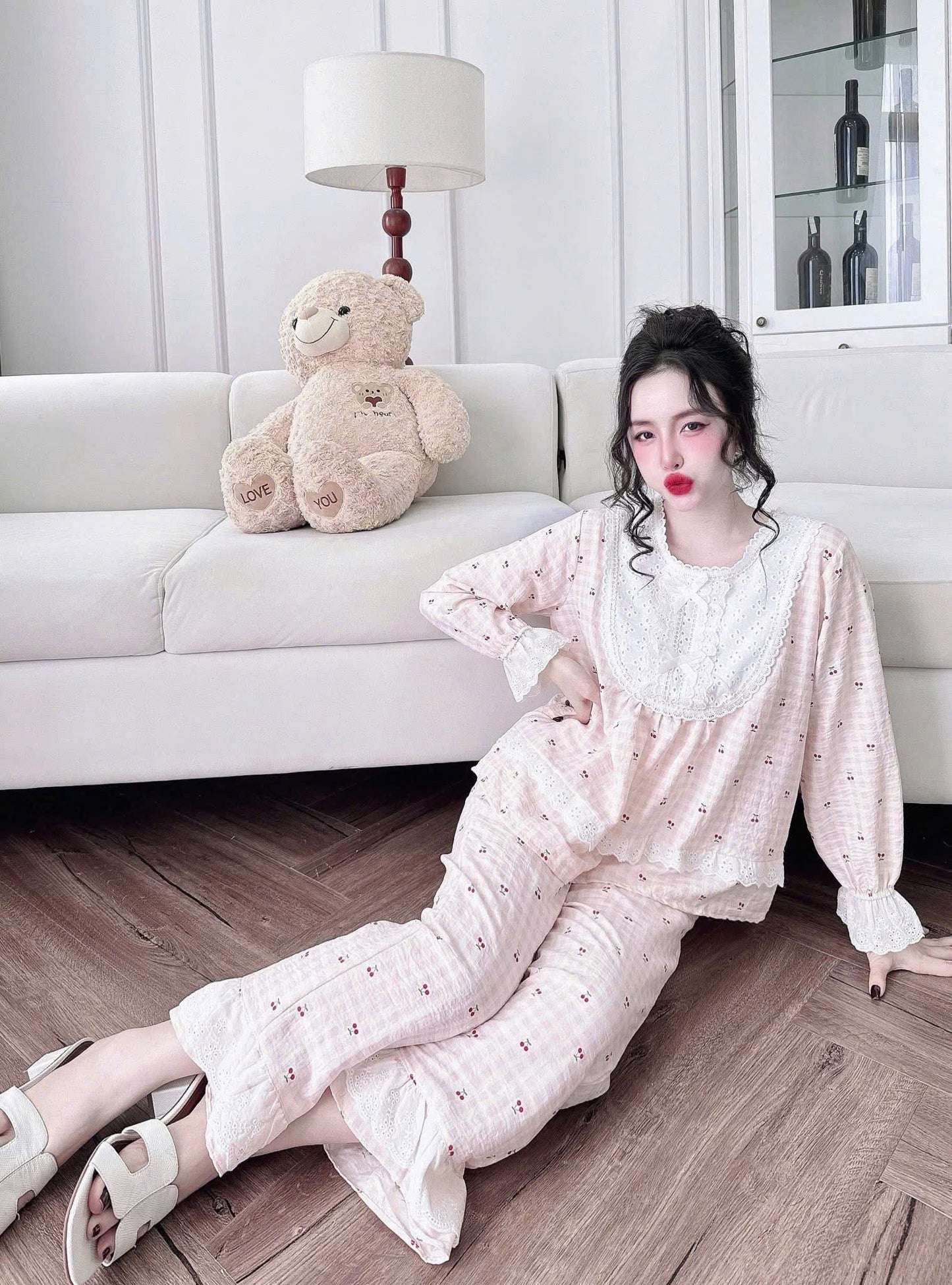 Bộ ngủ tay dài phồng cổ tròn phối ren tiểu thư