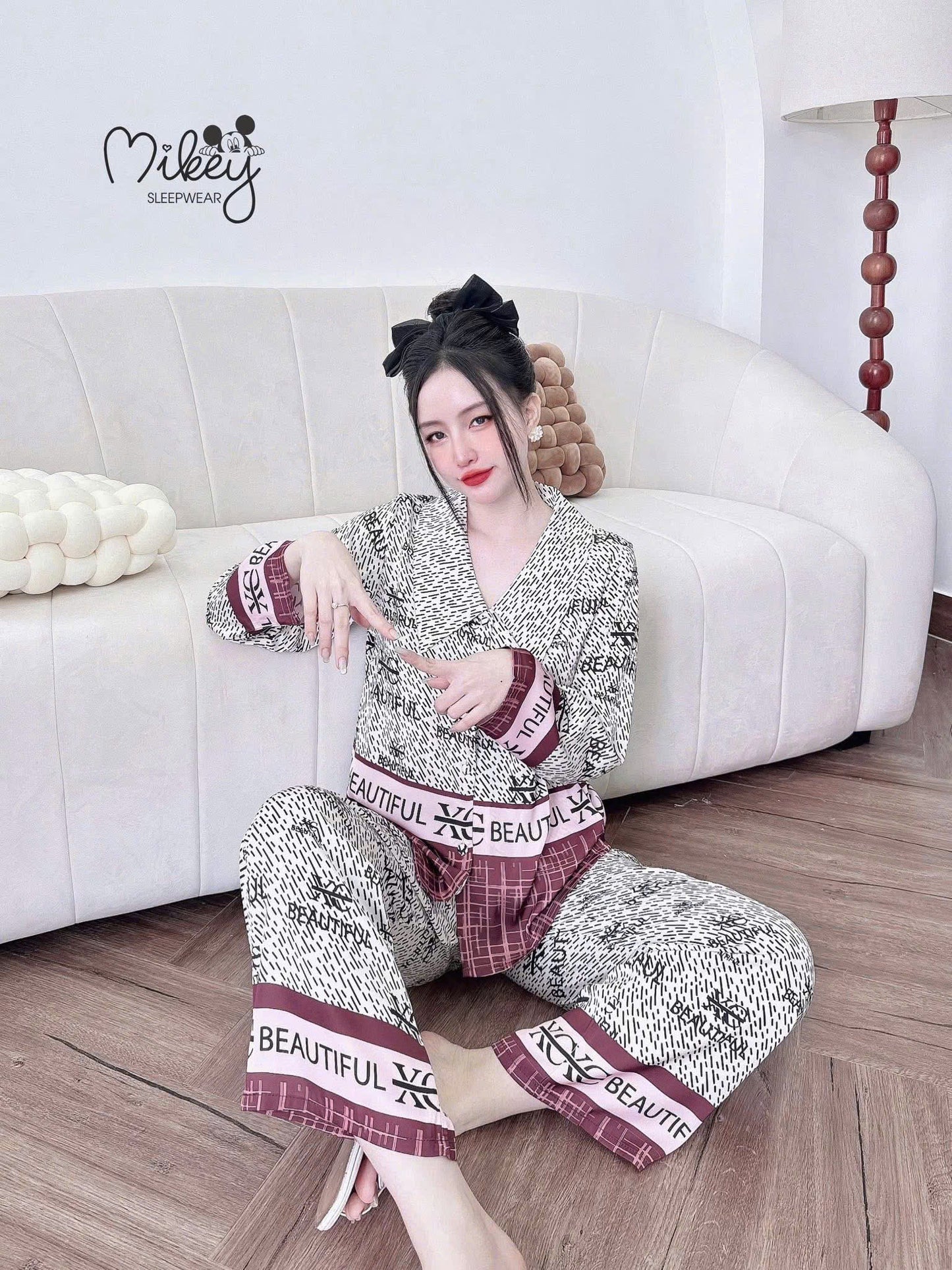 Bộ ngủ tay dài Mikey Latin cổ nhọn nút bọc