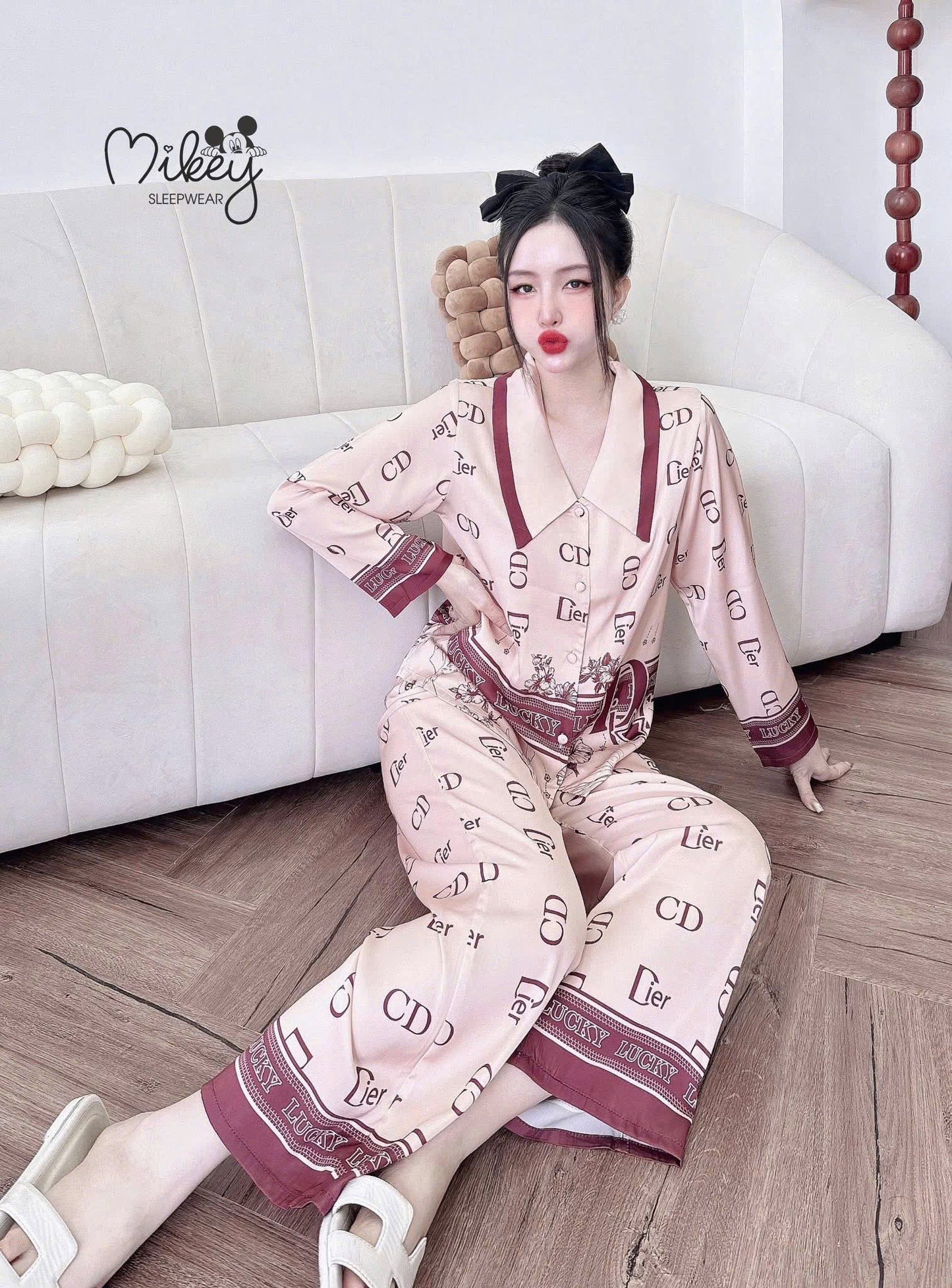 Bộ ngủ tay dài Mikey Latin cổ nhọn nút bọc