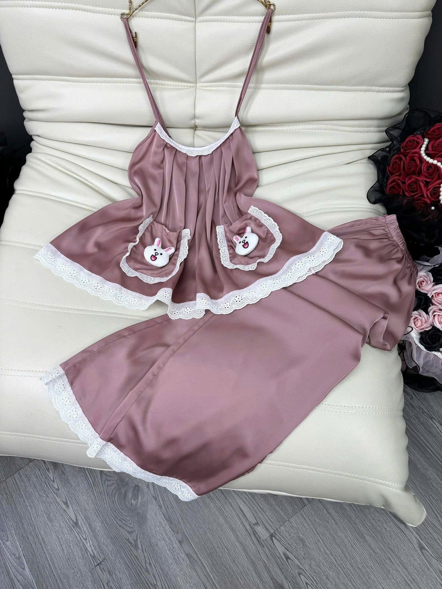 Bộ ngủ 2 dây lụa latin ren cotton mềm thỏ bông dưới 65kg
