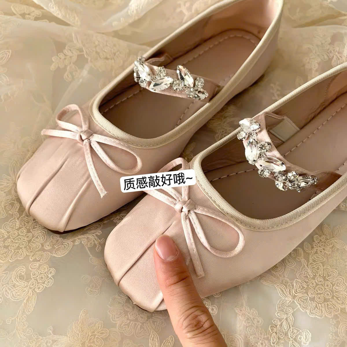 Giày búp bê mũi nơ  gấp nếp quai ngang đính đá