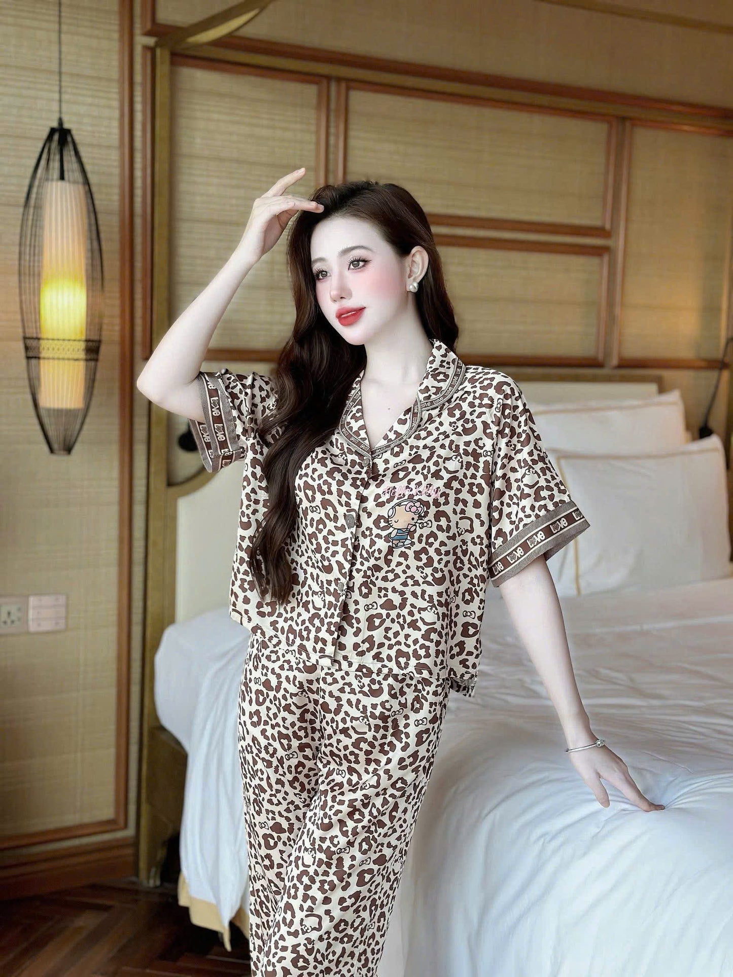 Bộ ngủ tay ngắn áo croptop lụa latin cao cấp