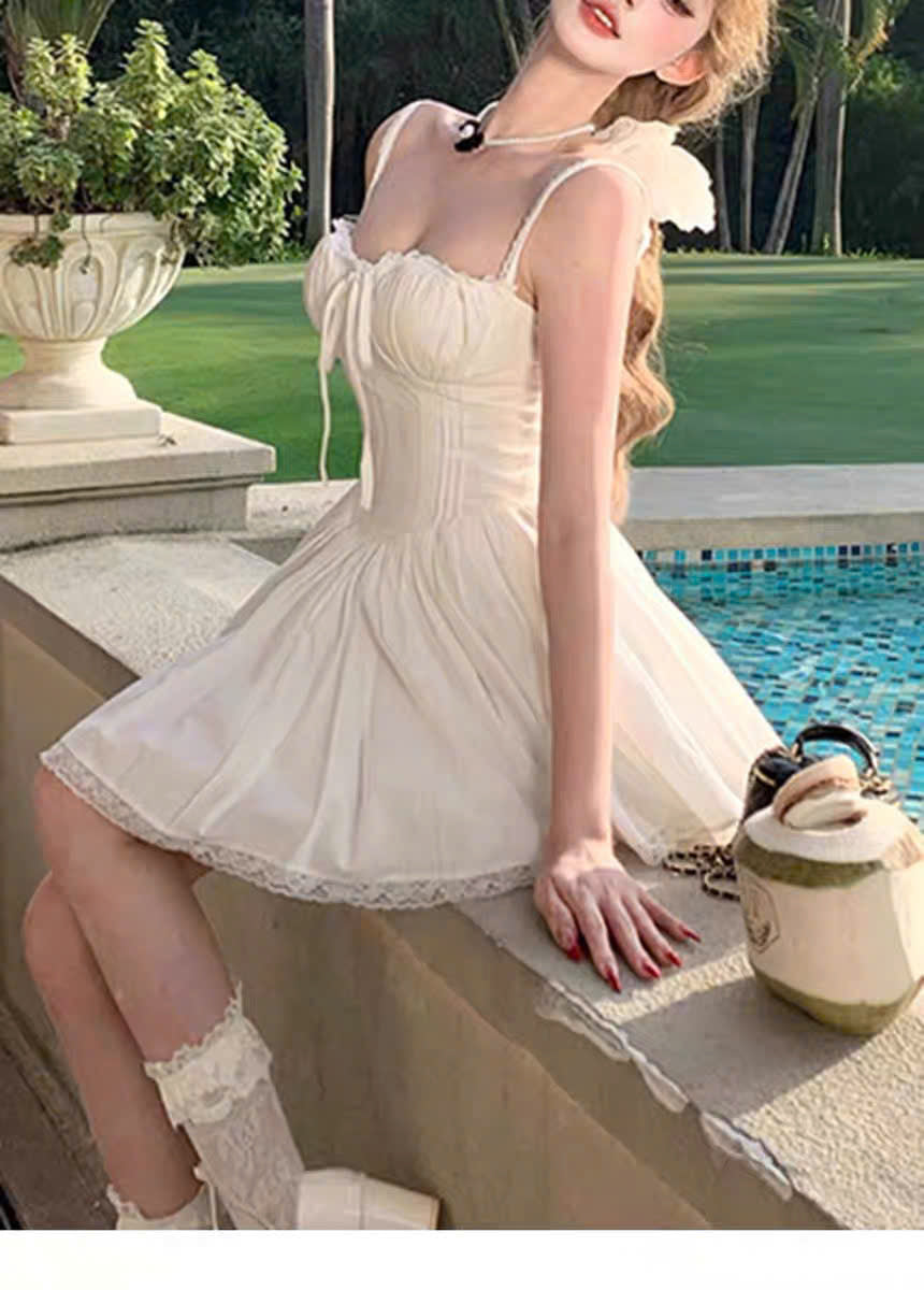 Đầm trắng 2 dây cúp ngực tiểu thư
