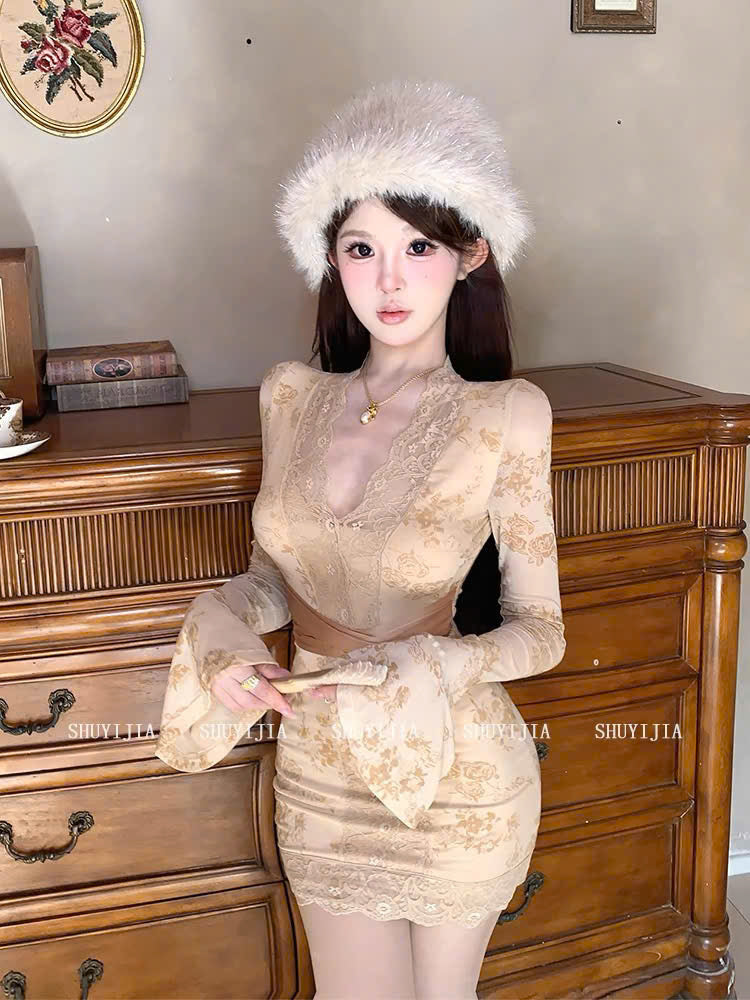 Đầm body cổ V phối ren hoa nhí vintage