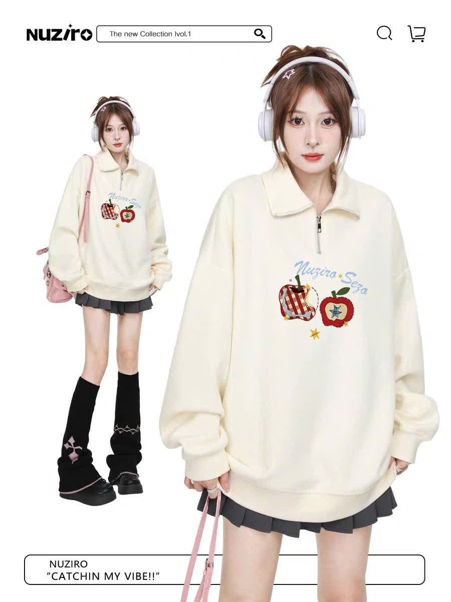 Áo sweater trắng kem cổ khóa kéo thêu quả táo
