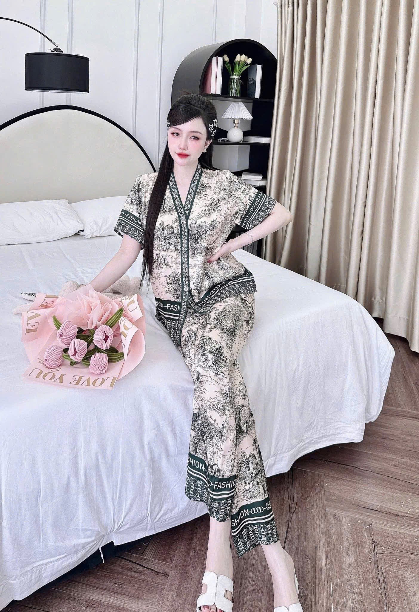Bộ ngủ tay ngắn quần dài LATIN cổ Y cao cấp