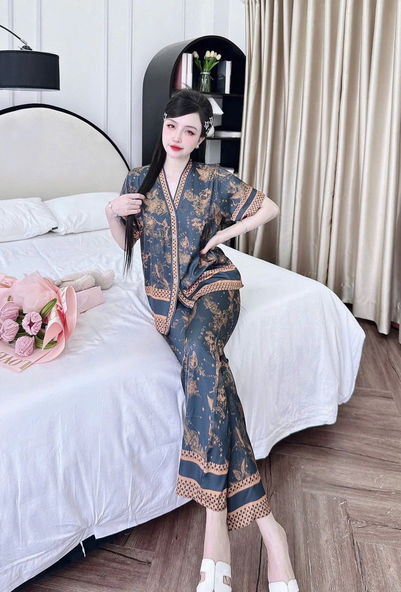 Bộ ngủ tay ngắn quần dài LATIN cổ Y cao cấp