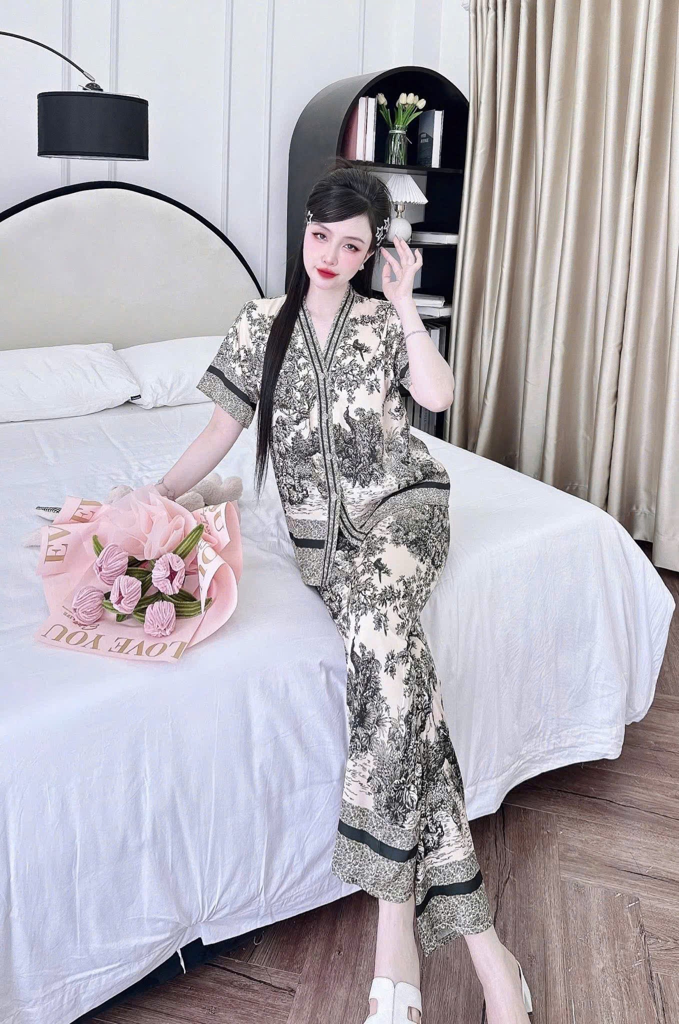 Bộ ngủ tay ngắn quần dài LATIN cổ Y cao cấp