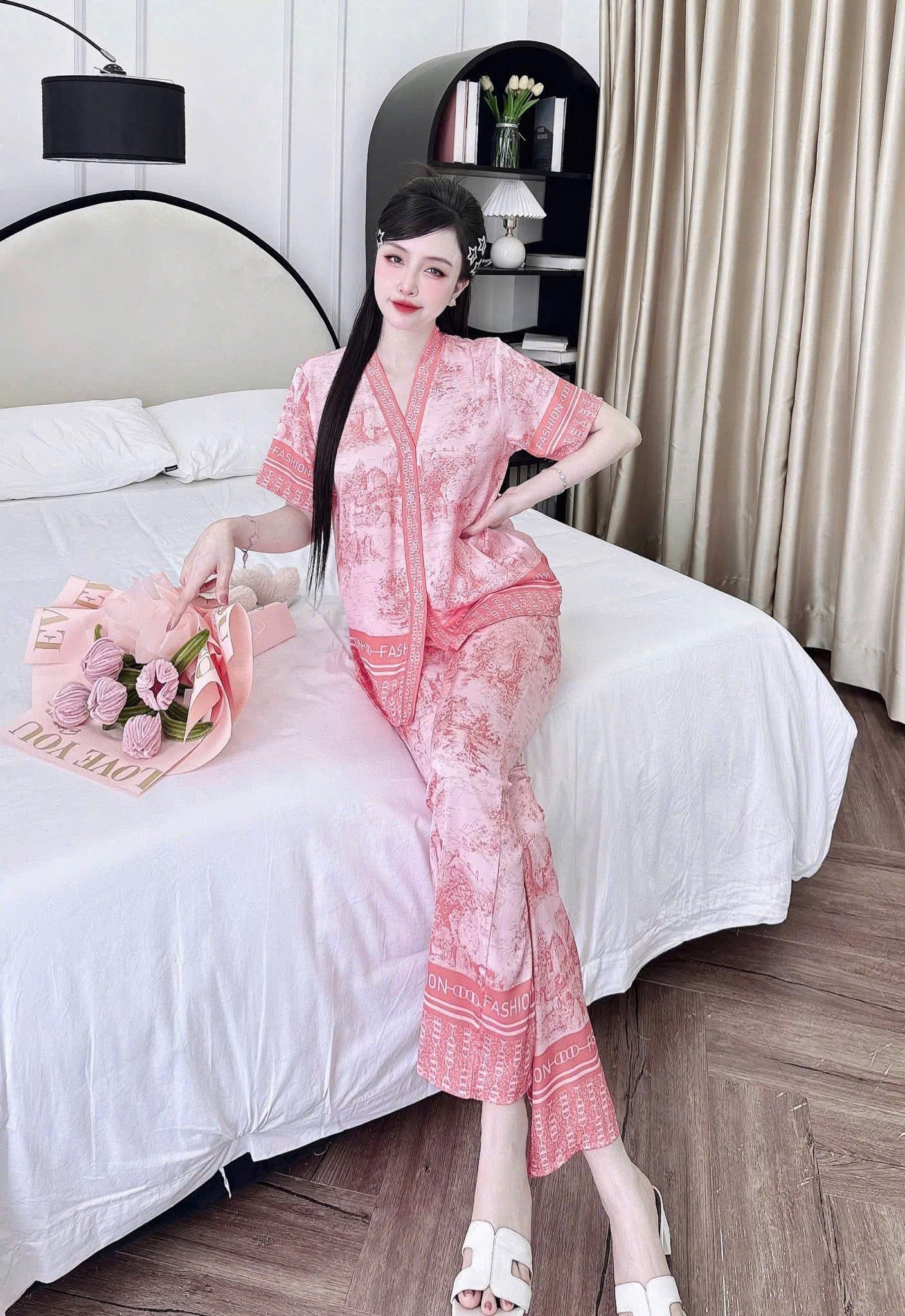 Bộ ngủ tay ngắn quần dài LATIN cổ Y cao cấp