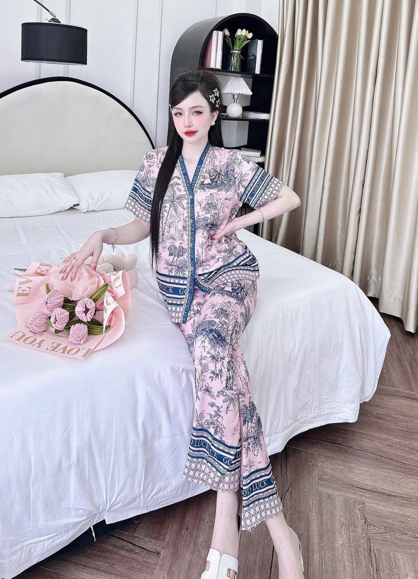 Bộ ngủ tay ngắn quần dài LATIN cổ Y cao cấp