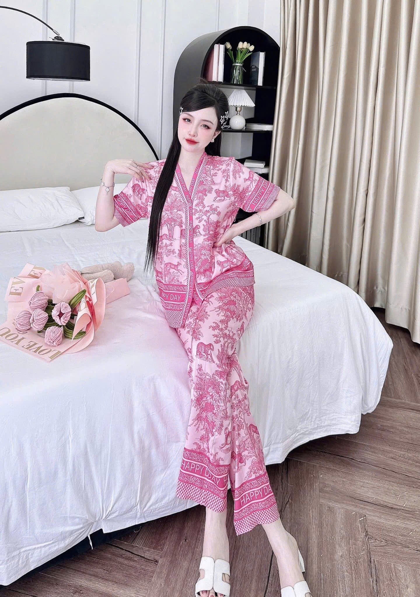 Bộ ngủ tay ngắn quần dài LATIN cổ Y cao cấp