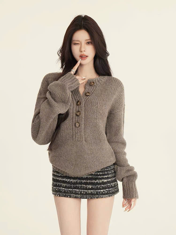 Set áo len cổ cài cúc và chân váy dạ