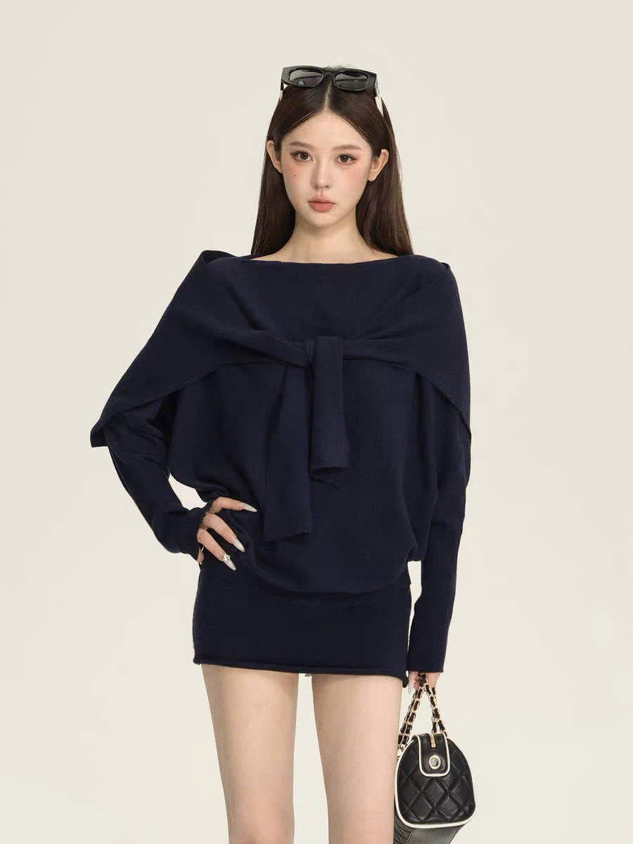 Set áo sweater lệch vai và chân váy trơn kèm khăn choàng cổ