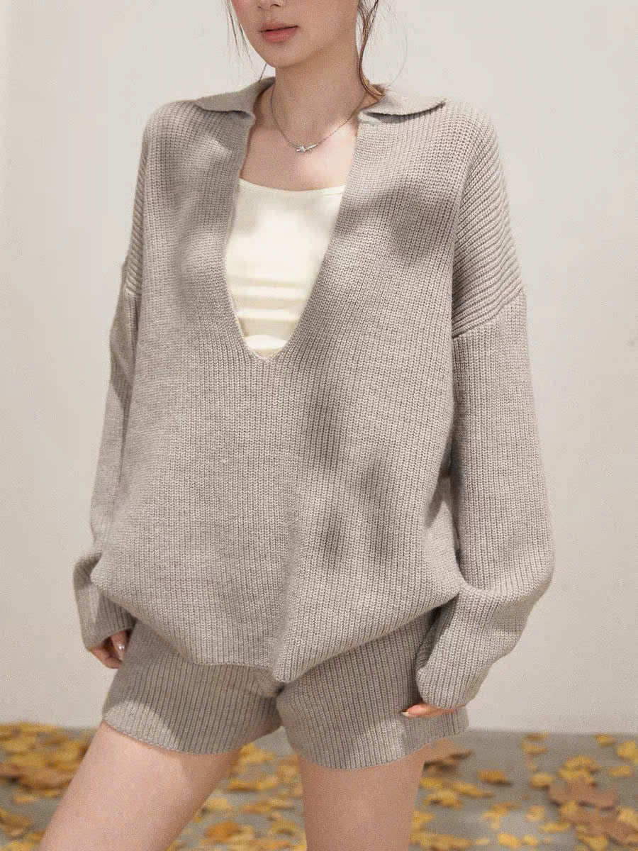 Set áo sweater cổ V quần đùi len dệt kem