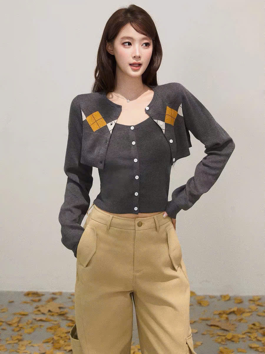 Set áo 2 dây cài cúc và cardigan len xám họa tiết vuông (có tách lẻ)