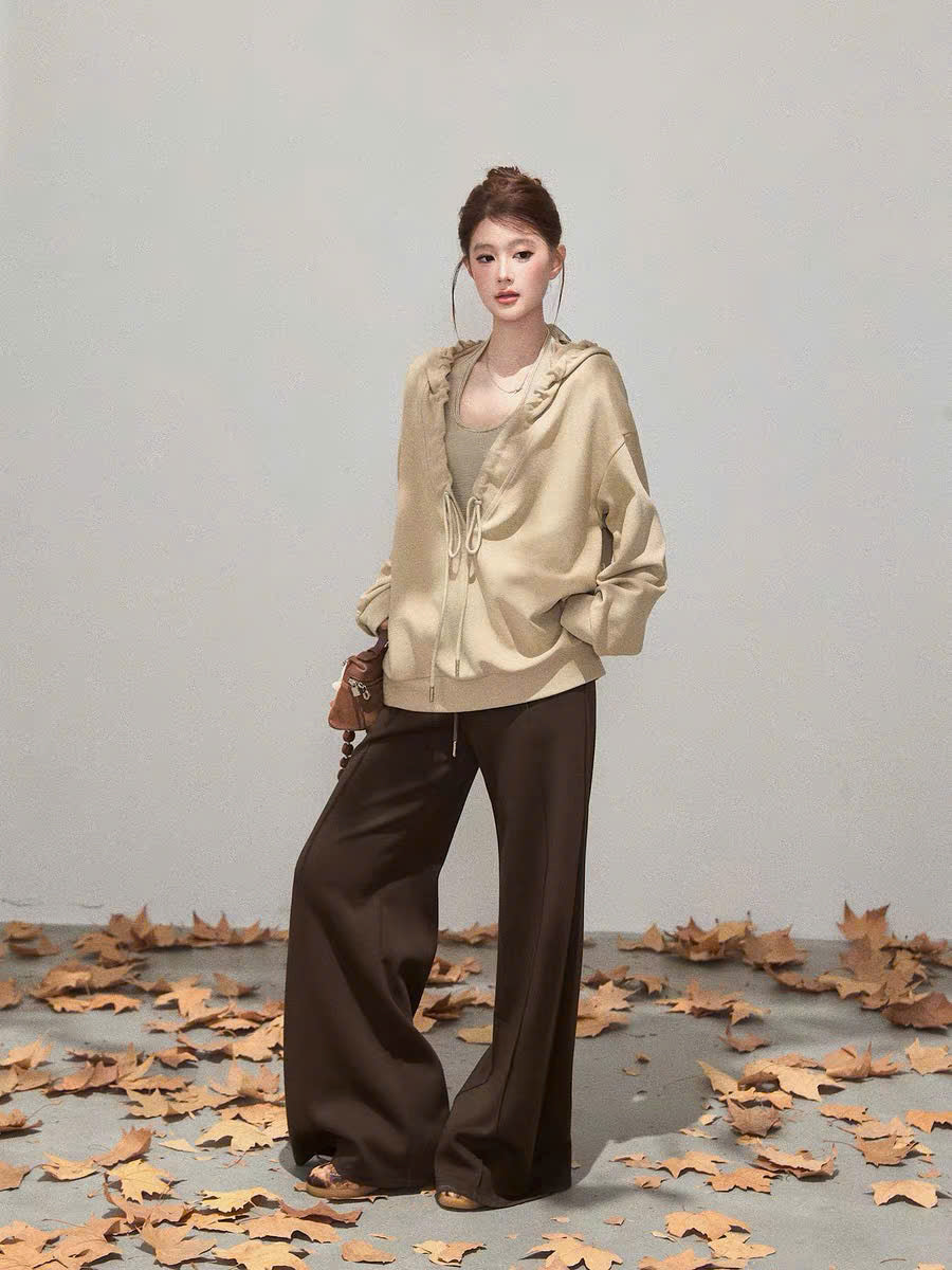 Set áo yếm sọc ngang và sweater cổ V dây rút