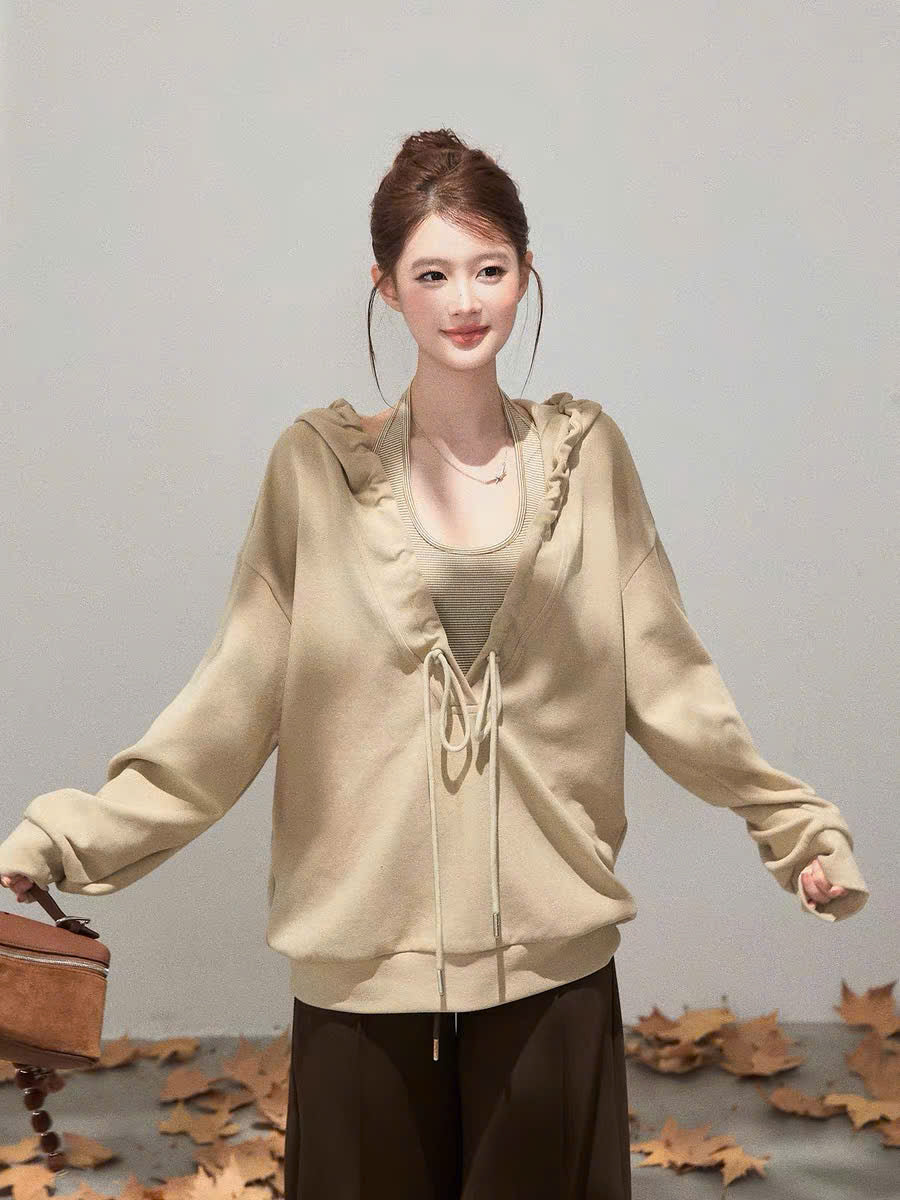 Set áo yếm sọc ngang và sweater cổ V dây rút