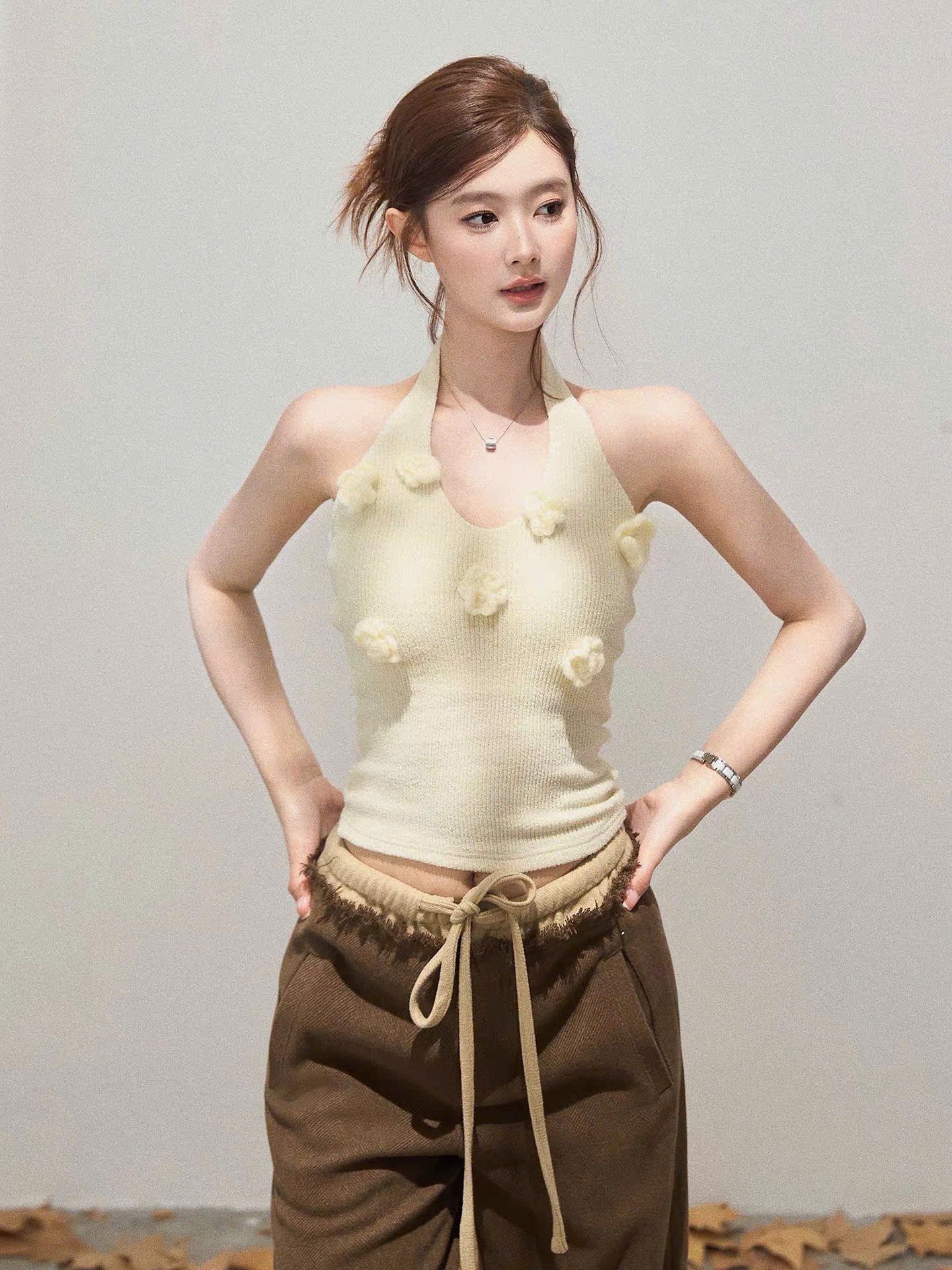 Set áo yếm len đính hoa và cardigan len lông màu kem (có tách lẻ)