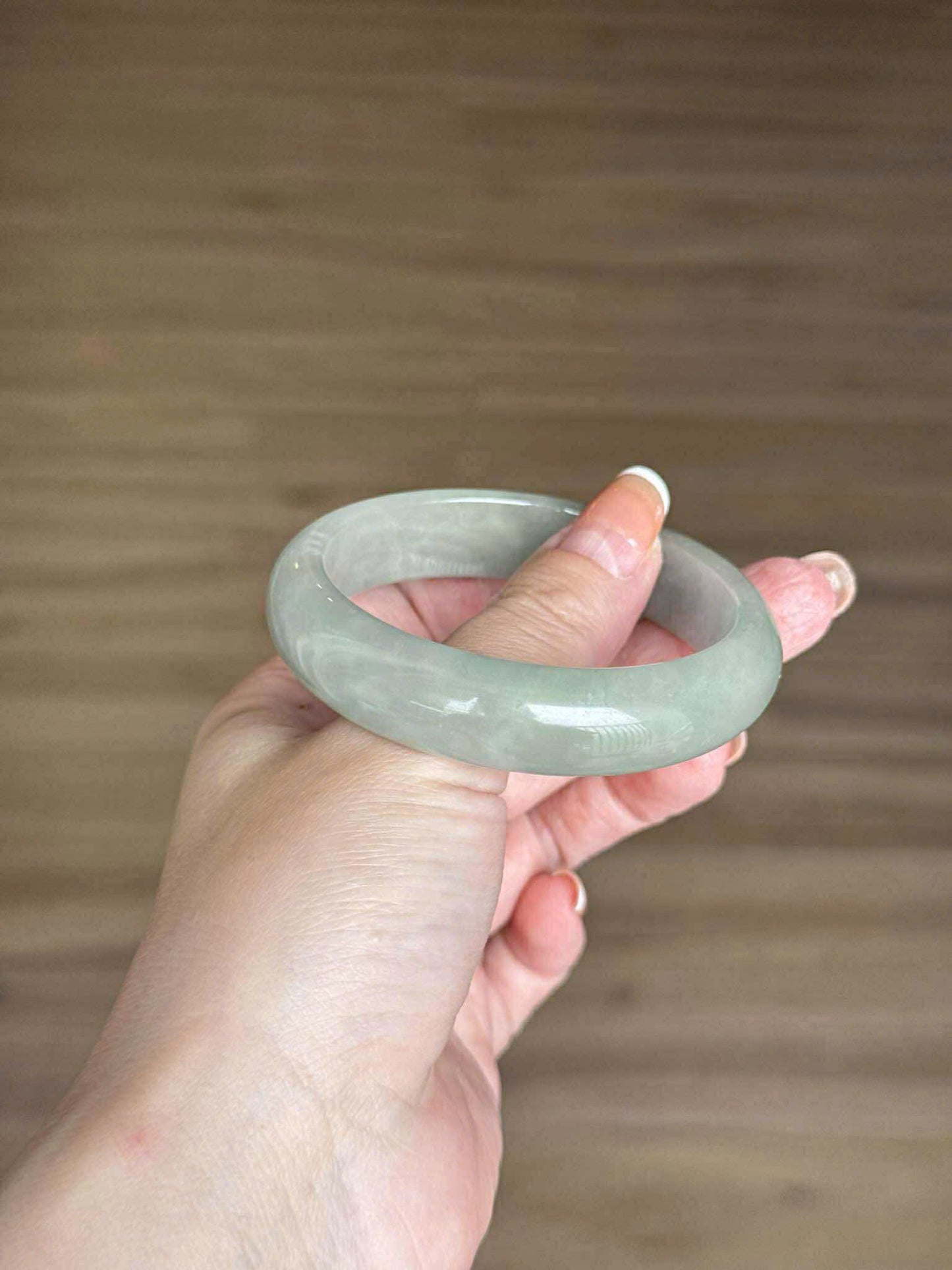 Vòng ngọc tự nhiên trắng xanh