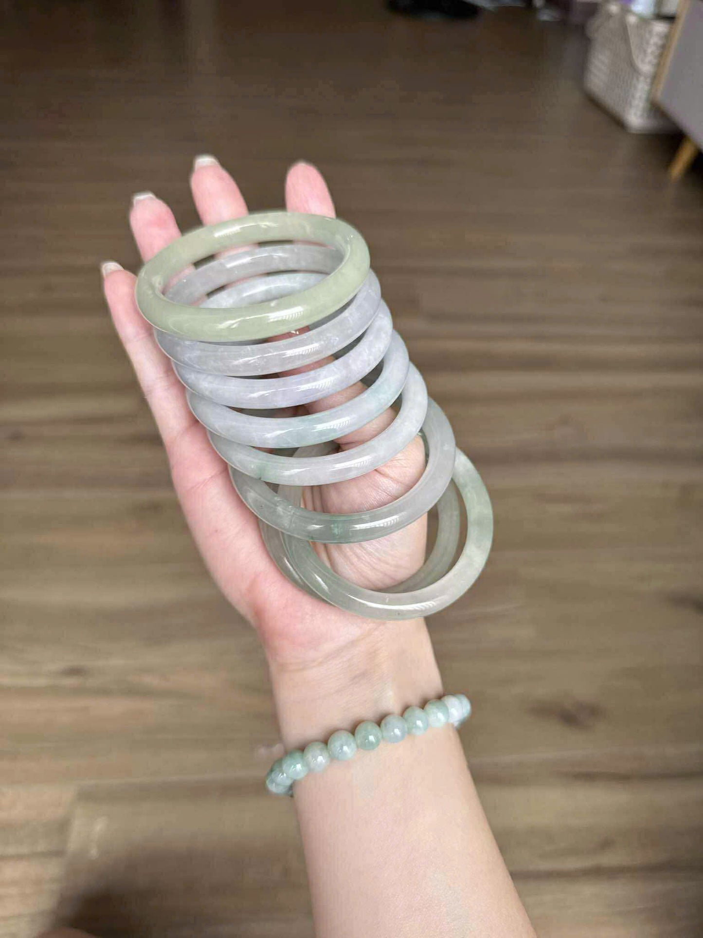 Vòng ngọc tự nhiên trắng xanh