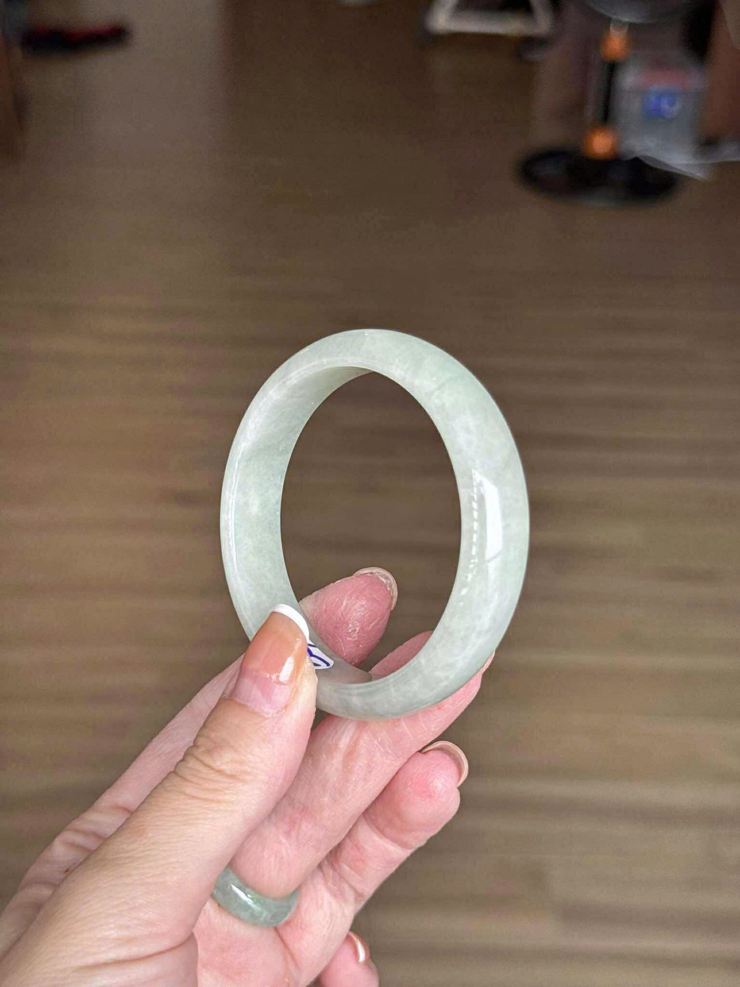 Vòng ngọc tự nhiên trắng xanh