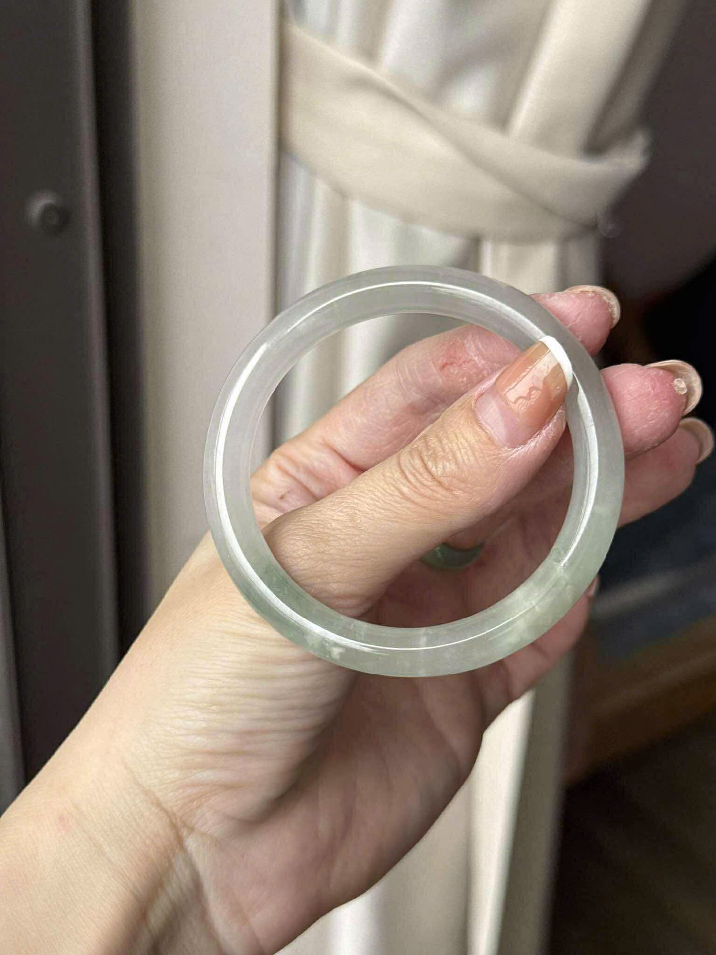 Vòng ngọc tự nhiên trắng xanh