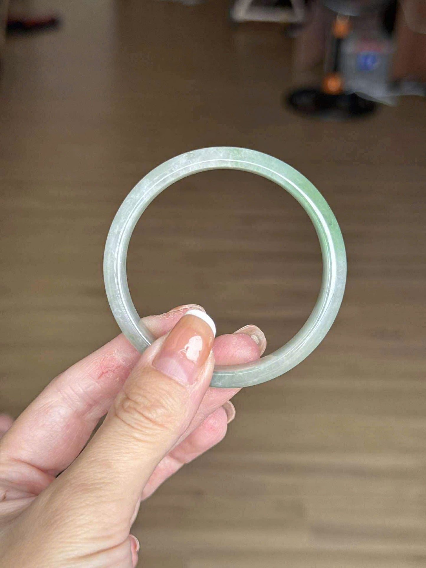 Vòng ngọc tự nhiên trắng xanh