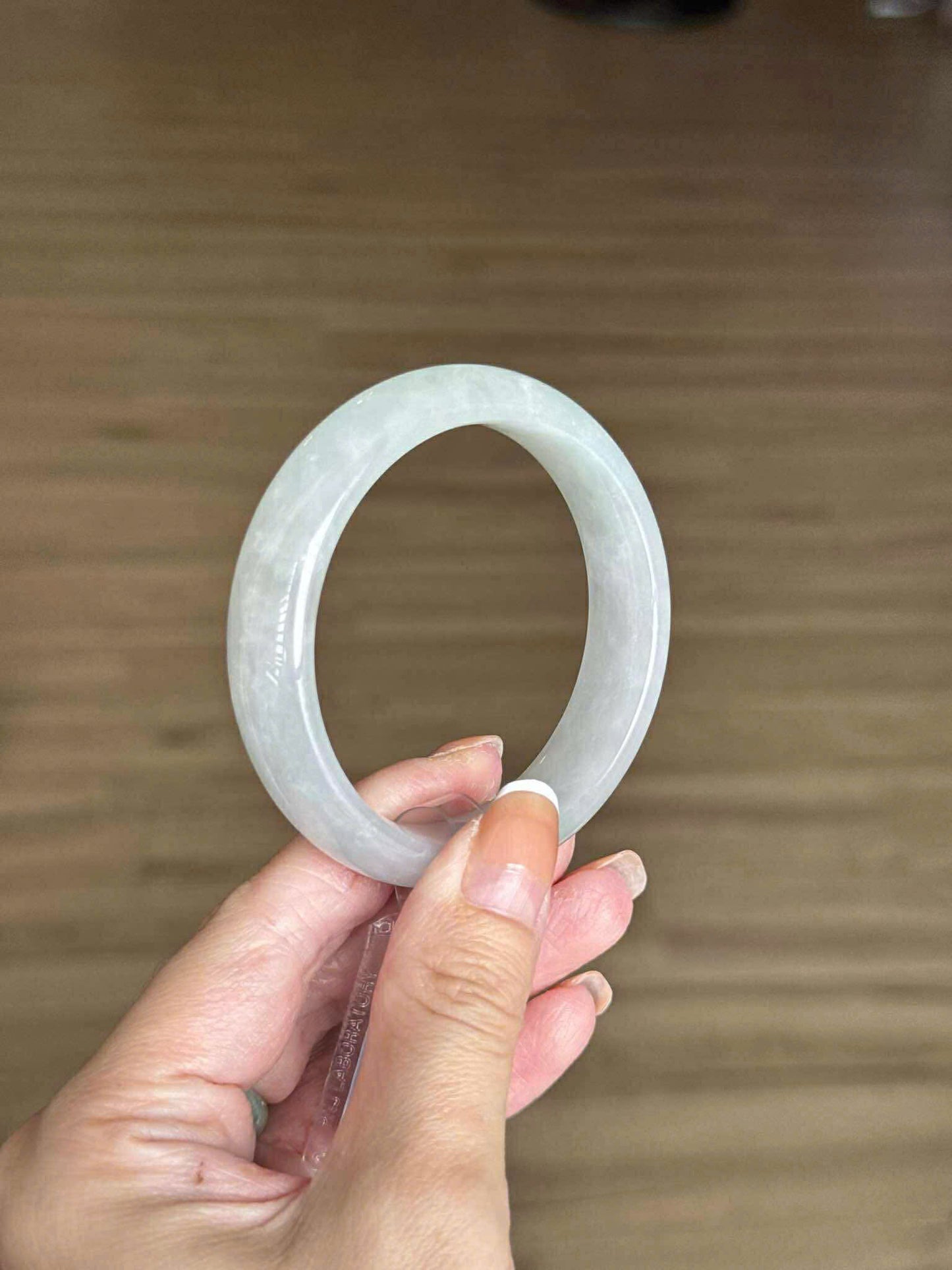 Vòng ngọc tự nhiên trắng xanh