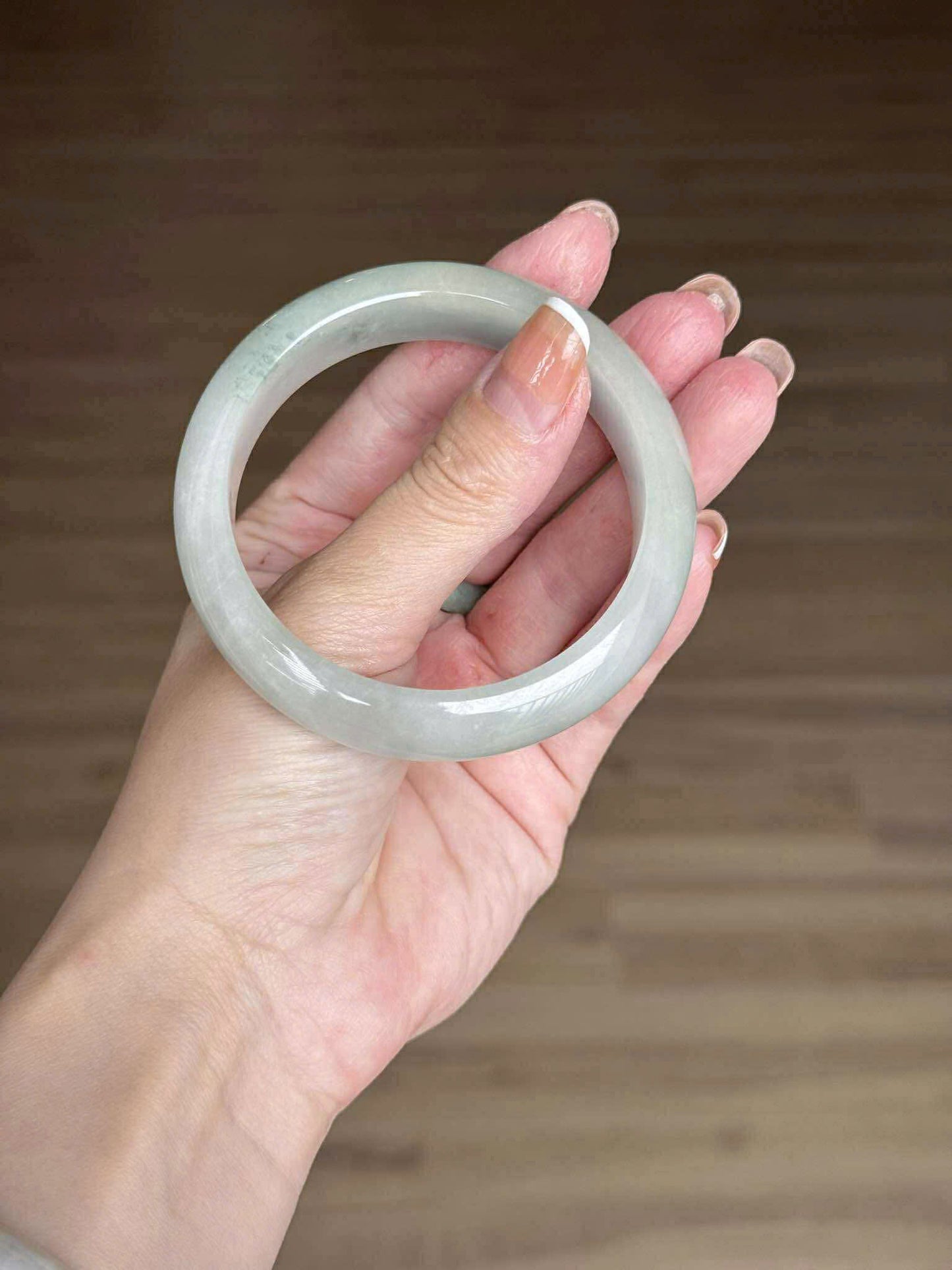 Vòng ngọc tự nhiên trắng xanh