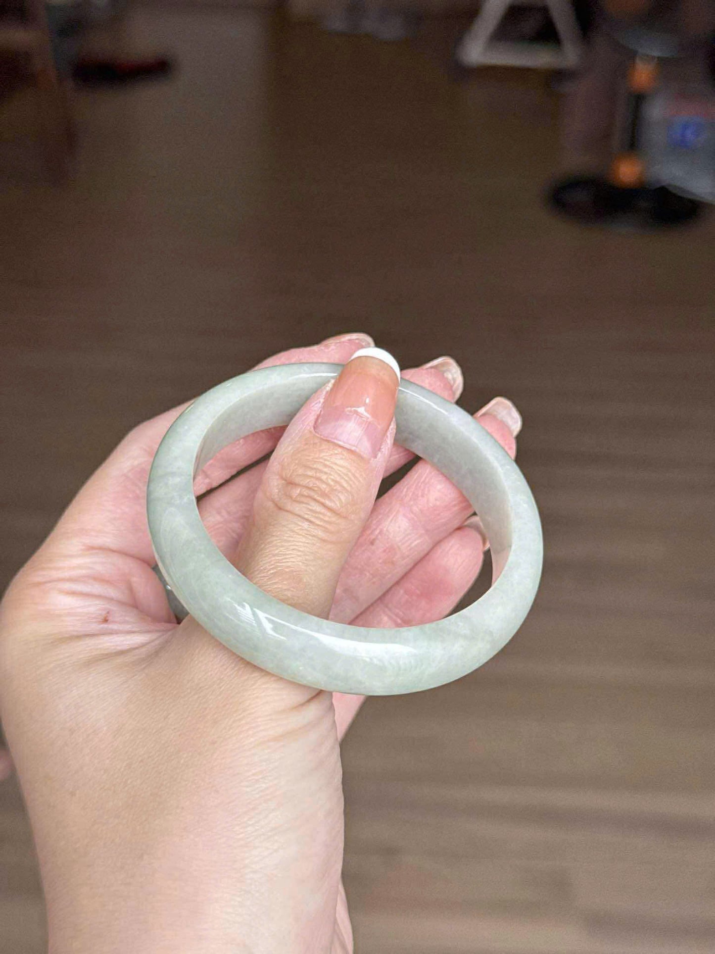 Vòng ngọc tự nhiên trắng xanh