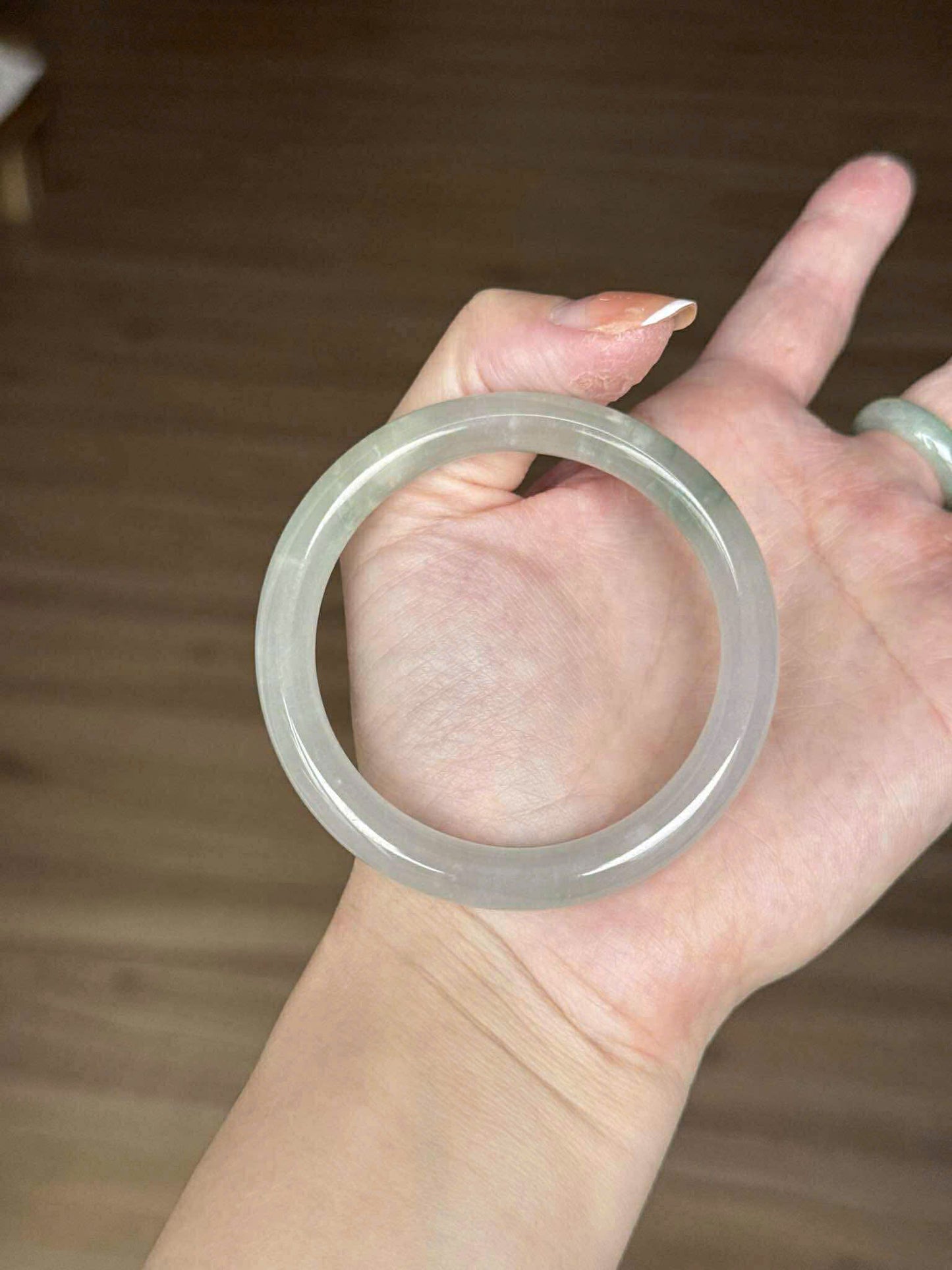 Vòng ngọc tự nhiên trắng xanh
