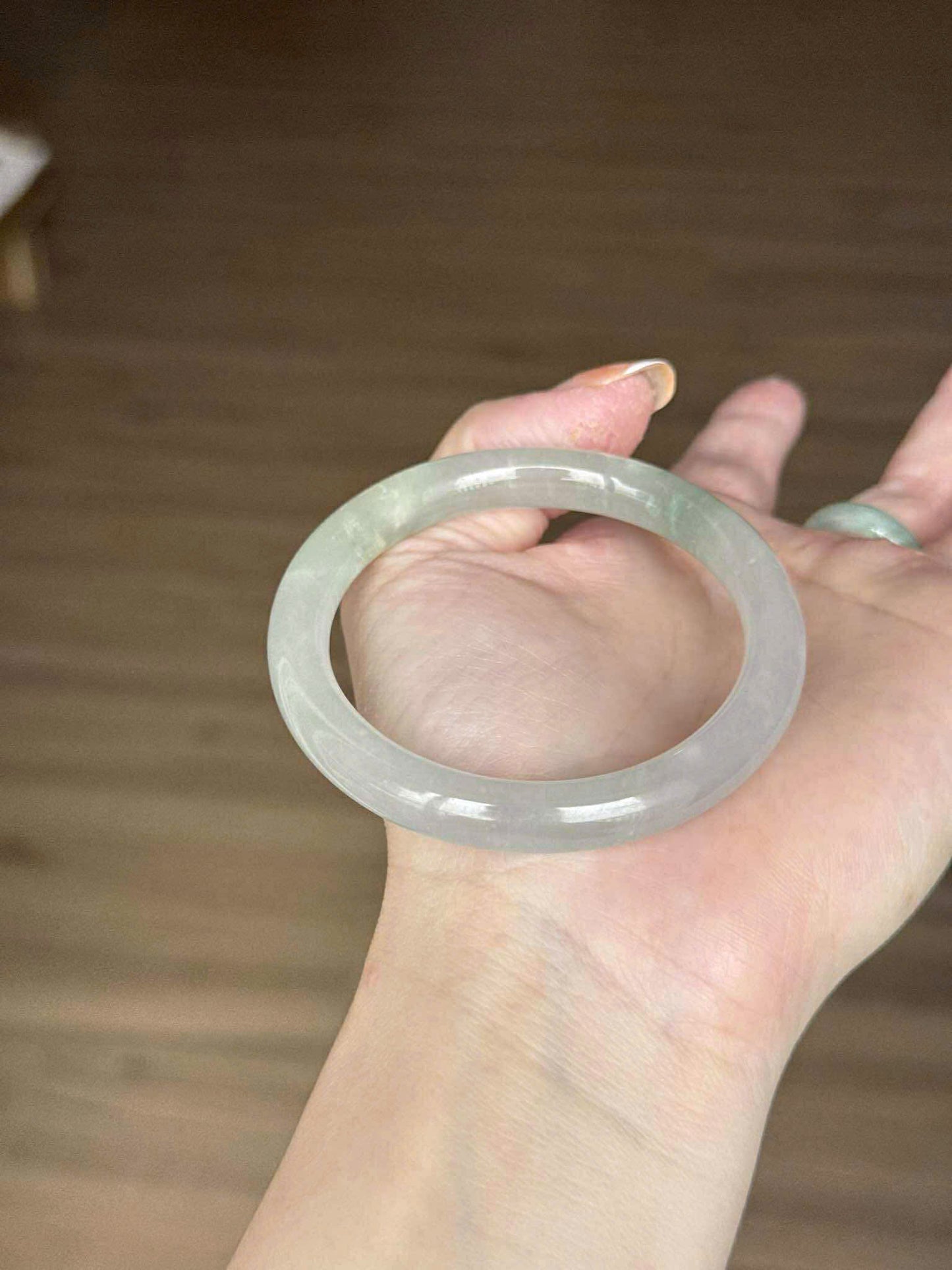 Vòng ngọc tự nhiên trắng xanh