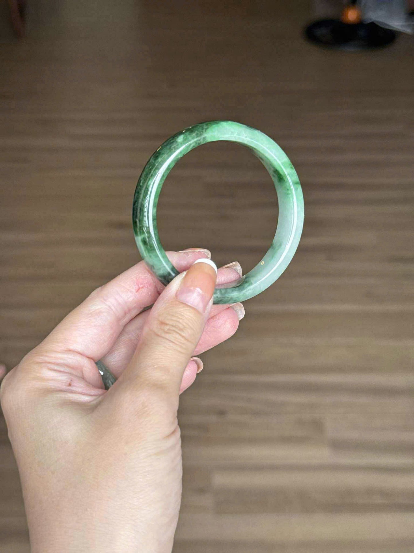 Vòng ngọc tự nhiên trắng xanh