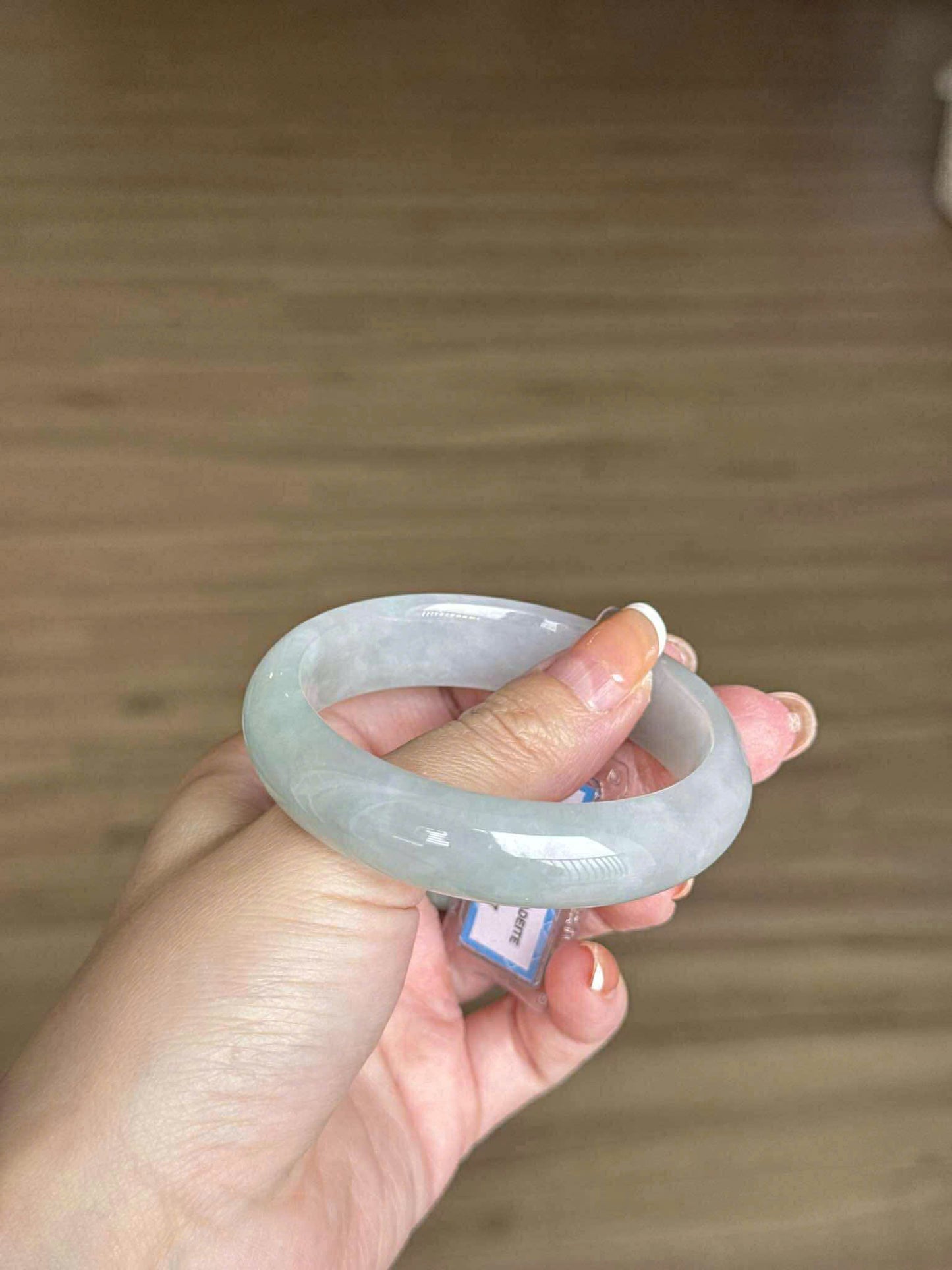 Vòng ngọc tự nhiên trắng xanh