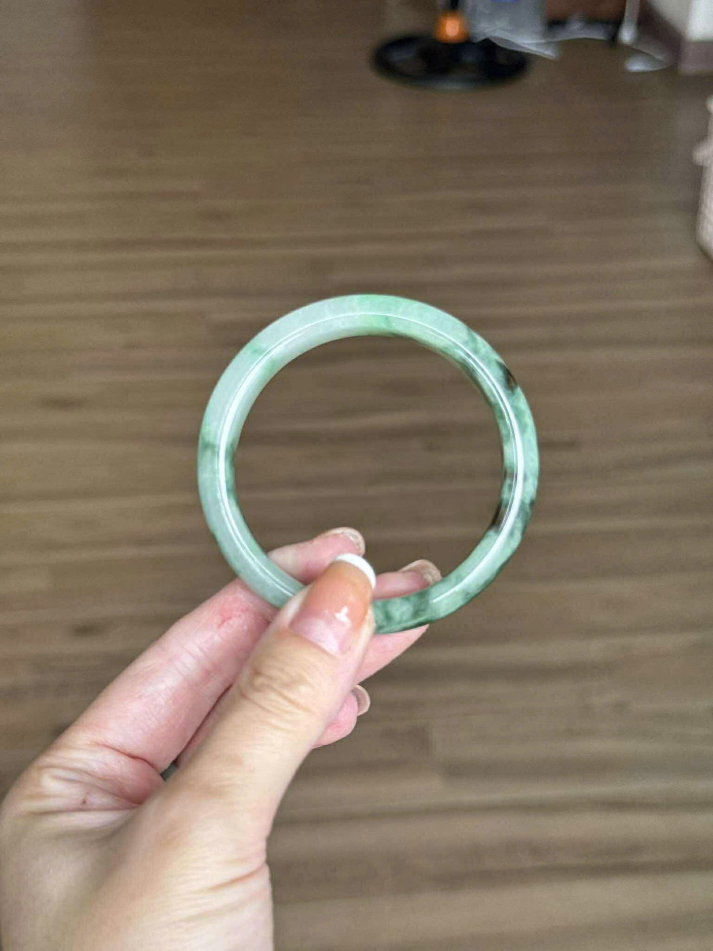 Vòng ngọc tự nhiên trắng xanh