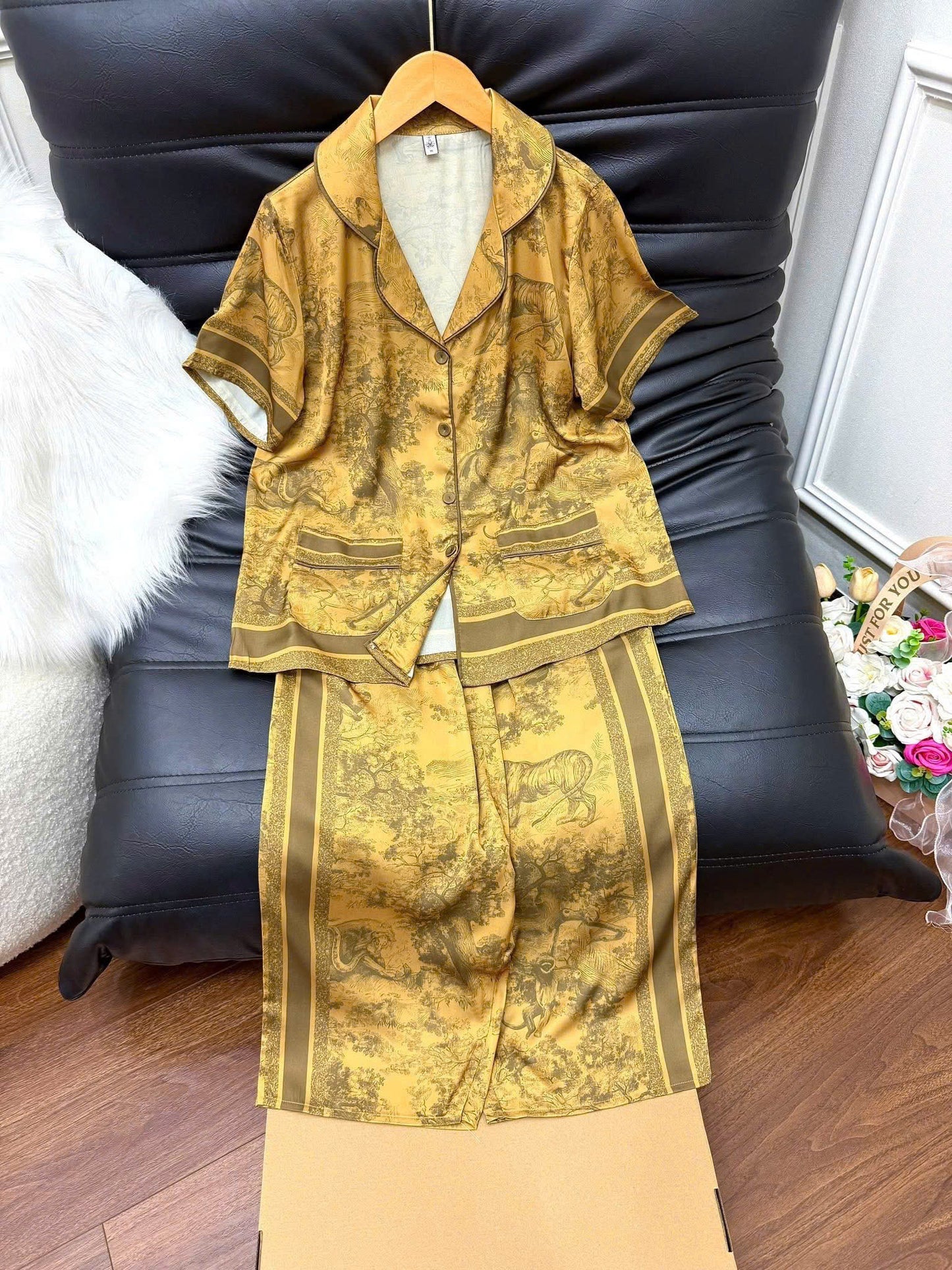 Bộ ngủ lửng latin loang rừng
