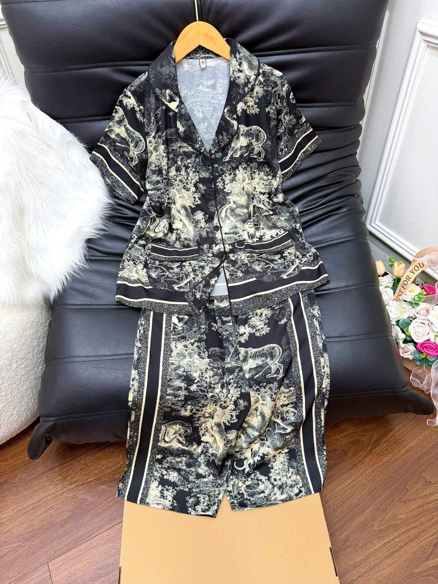 Bộ ngủ lửng latin loang rừng