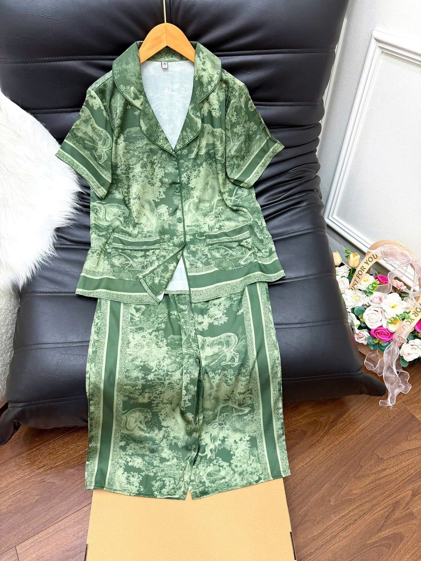 Bộ ngủ lửng latin loang rừng