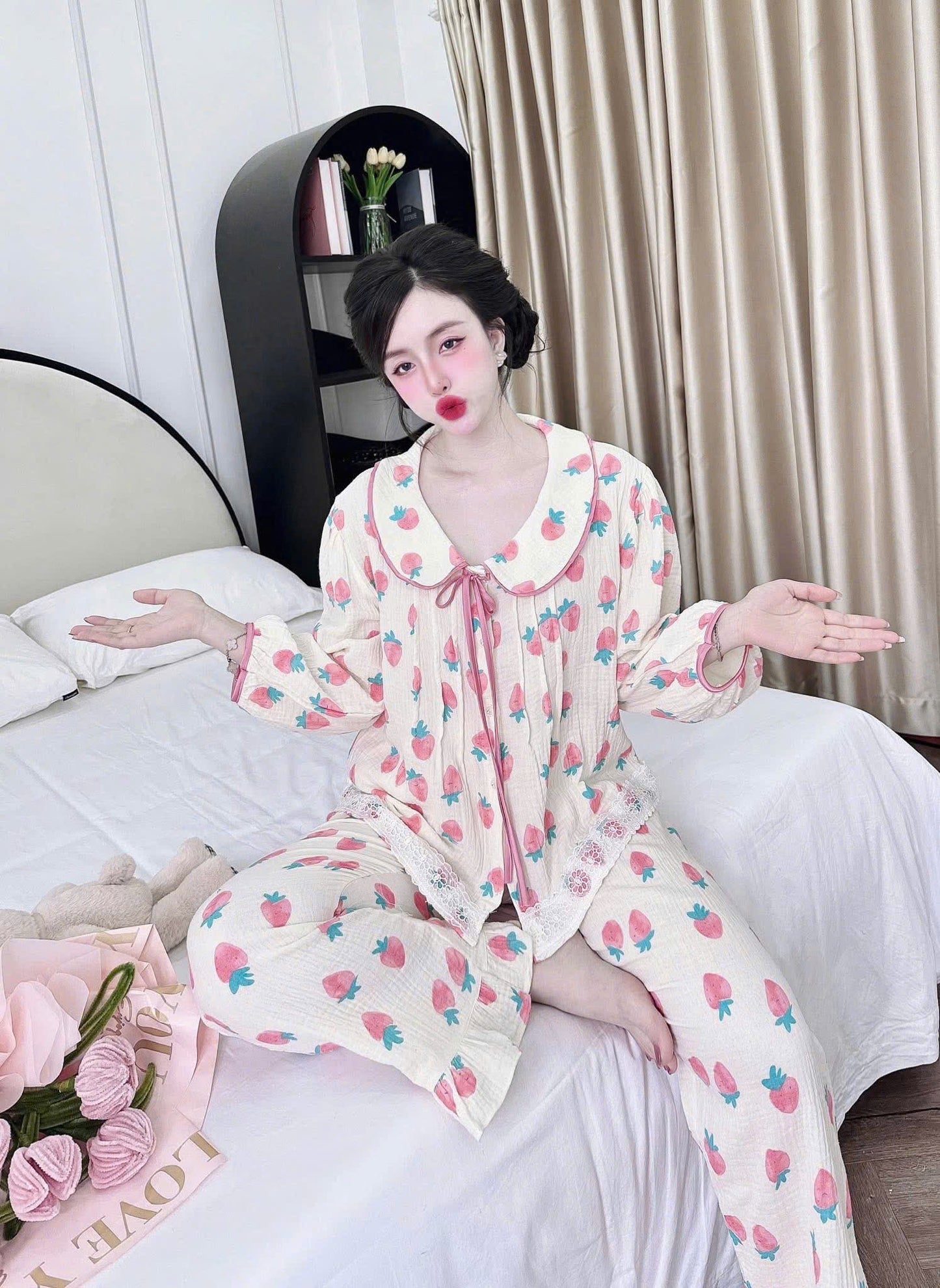 Bộ ngủ tay dài quần dài tiểu thư phối ren cực xinh