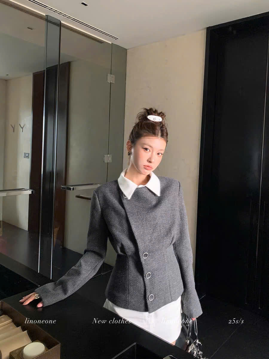 Áo khoác dáng vest vạt lệch thanh lịch