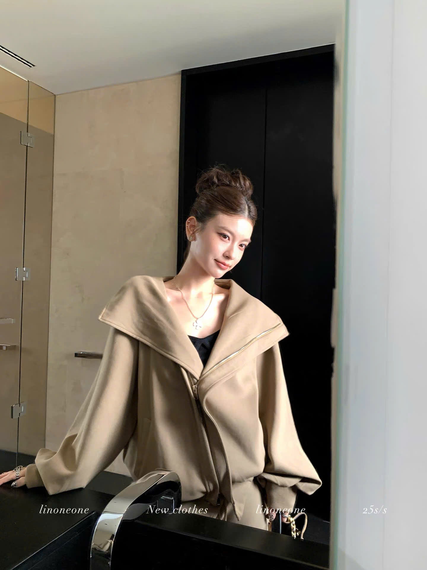 Áo khoác mũ trùm rộng vành