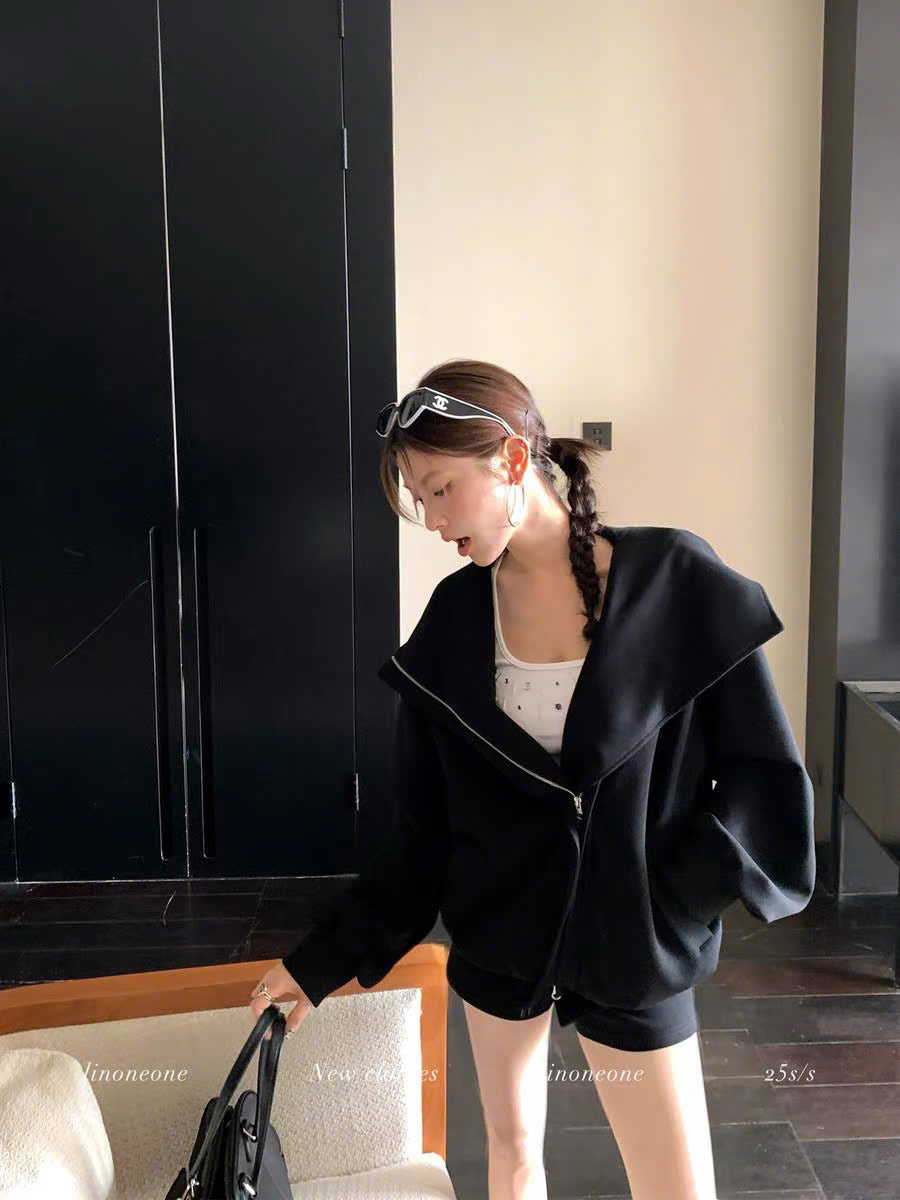 Áo khoác mũ trùm rộng vành